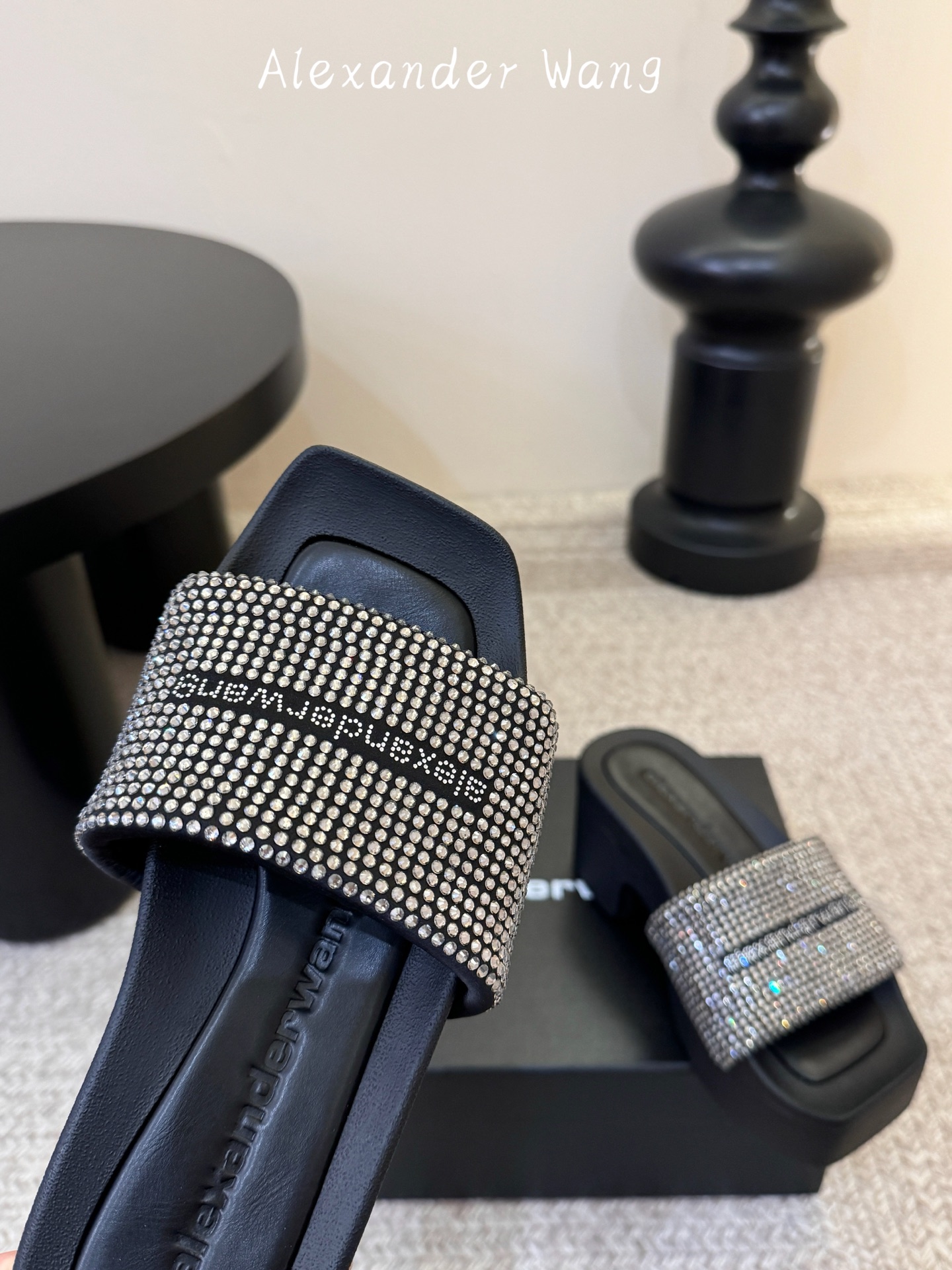 AlexanderWan* 大王 春夏最新款 澳钻 凉拖鞋 个性御姐风 超有质感 爱了爱了 该款设计简约