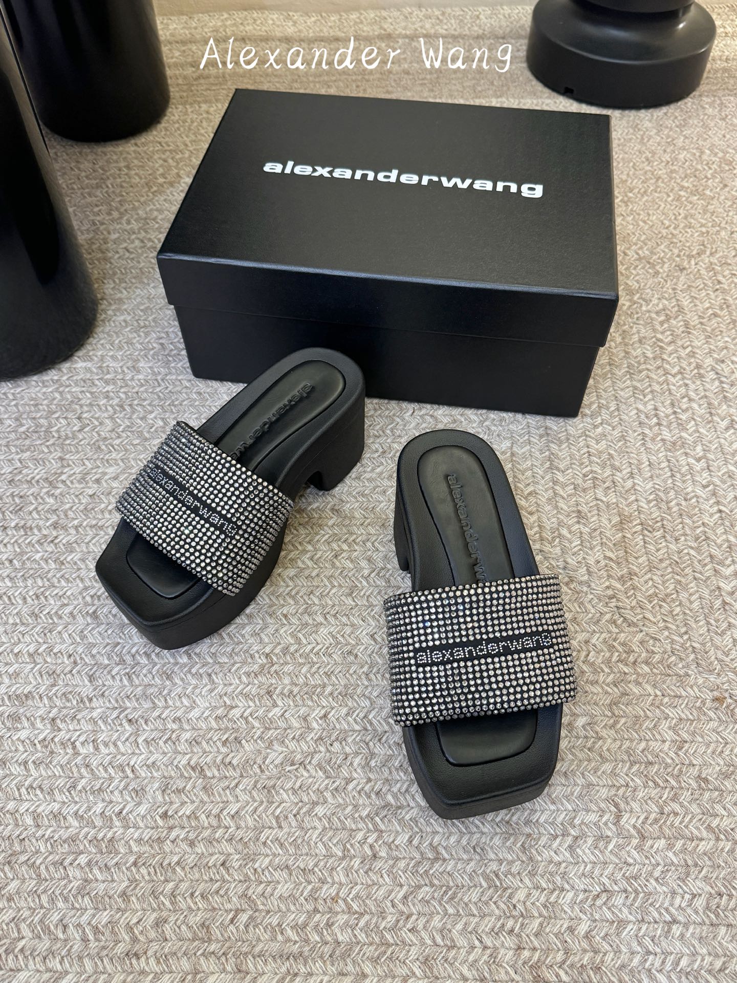 AlexanderWan* 大王 春夏最新款 澳钻 凉拖鞋 个性御姐风 超有质感 爱了爱了 该款设计简约