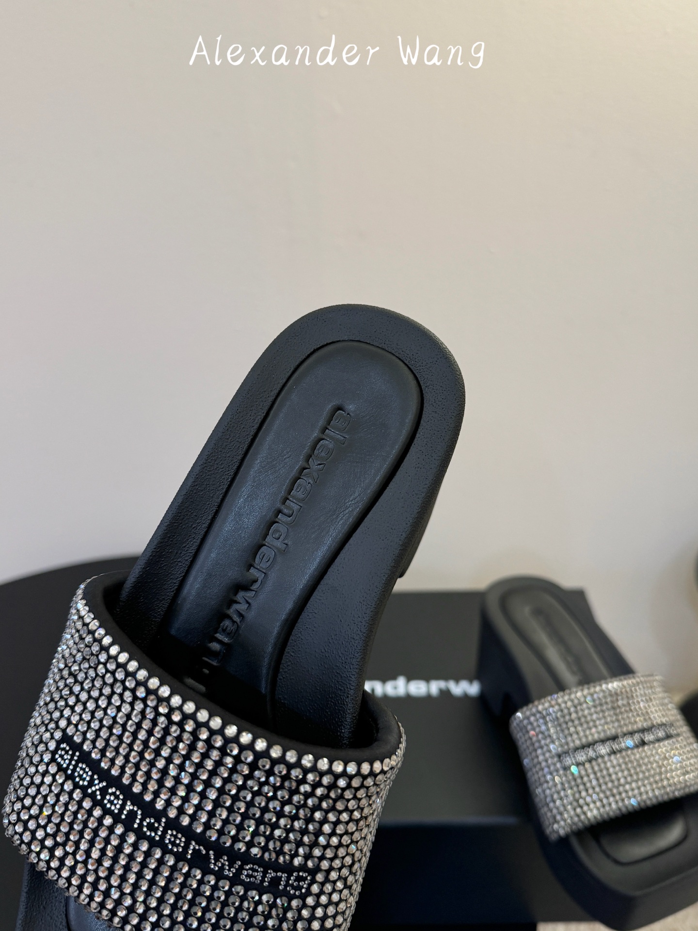 AlexanderWan* 大王 春夏最新款 澳钻 凉拖鞋 个性御姐风 超有质感 爱了爱了 该款设计简约