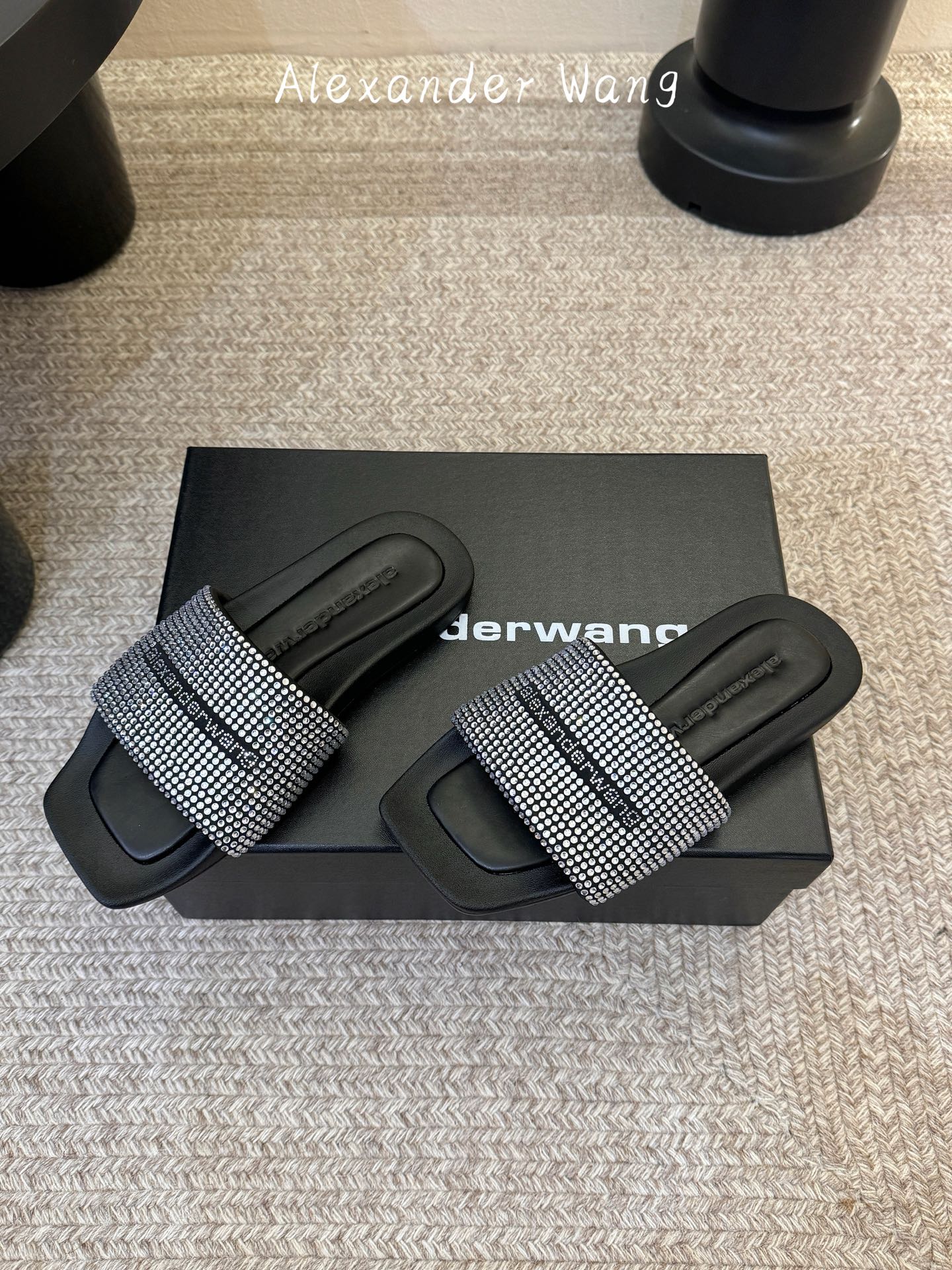 AlexanderWan* 大王 春夏最新款 澳钻 凉拖鞋 个性御姐风 超有质感 爱了爱了 该款设计简约