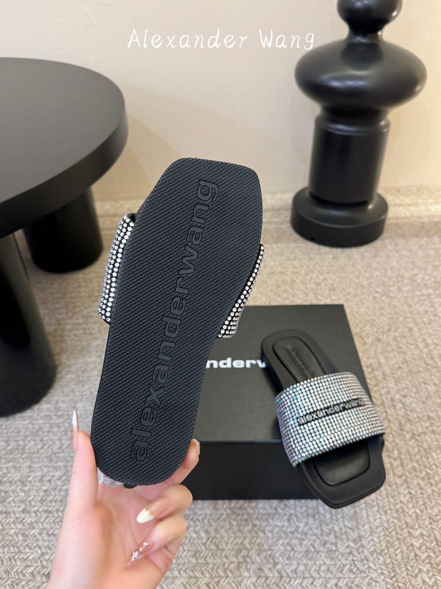 AlexanderWan* 大王 春夏最新款 澳钻 凉拖鞋 个性御姐风 超有质感 爱了爱了 该款设计简约