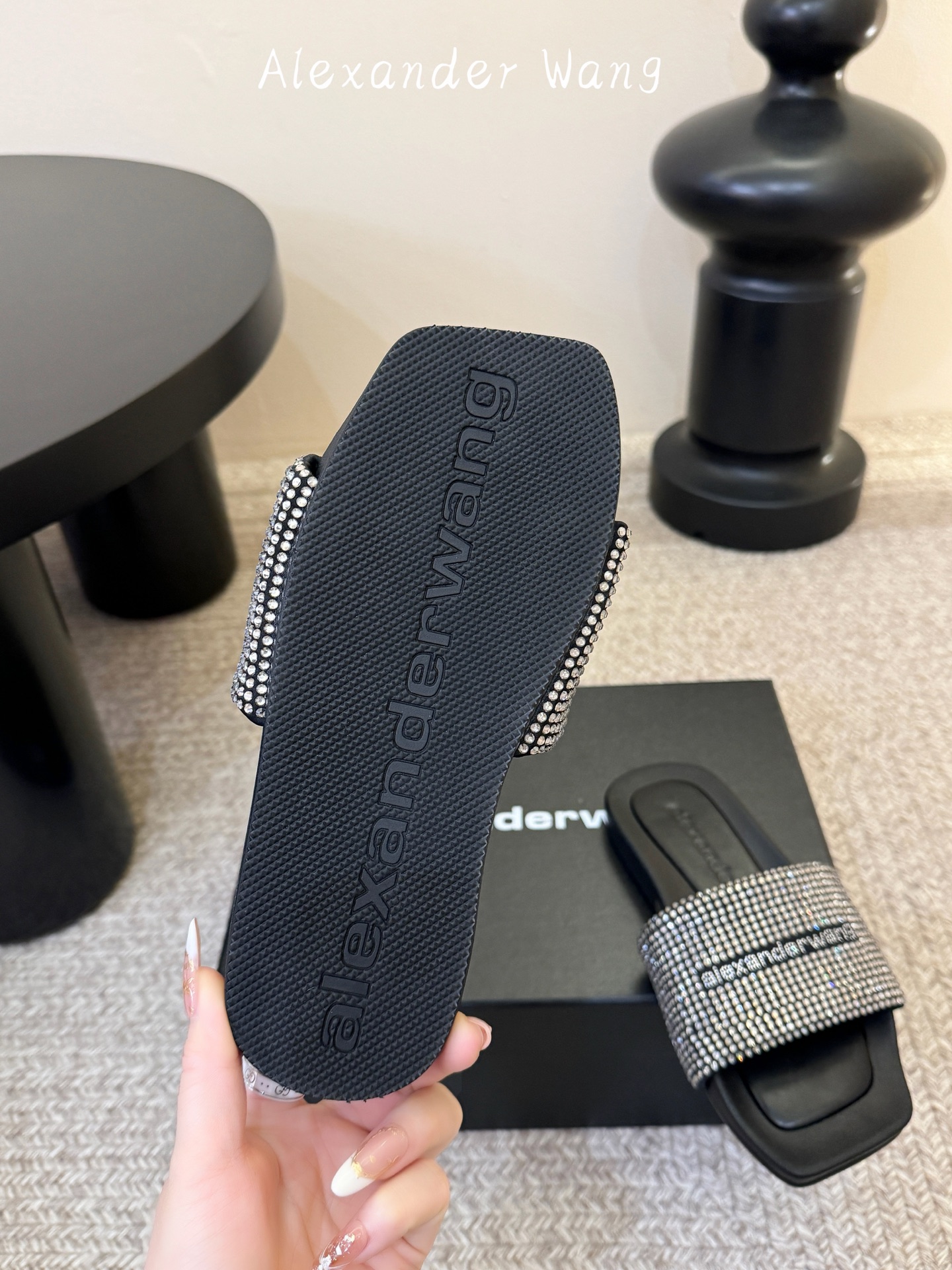 AlexanderWan* 大王 春夏最新款 澳钻 凉拖鞋 个性御姐风 超有质感 爱了爱了 该款设计简约