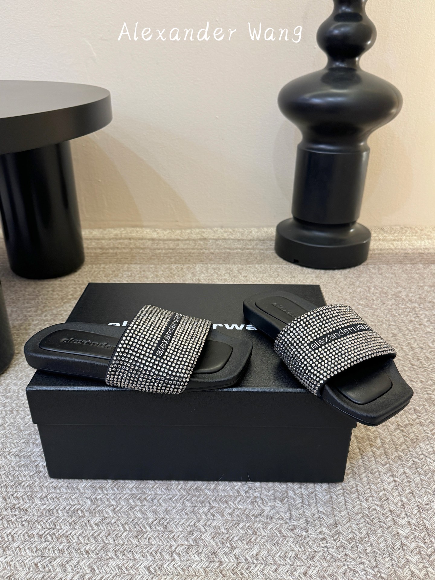 AlexanderWan* 大王 春夏最新款 澳钻 凉拖鞋 个性御姐风 超有质感 爱了爱了 该款设计简约
