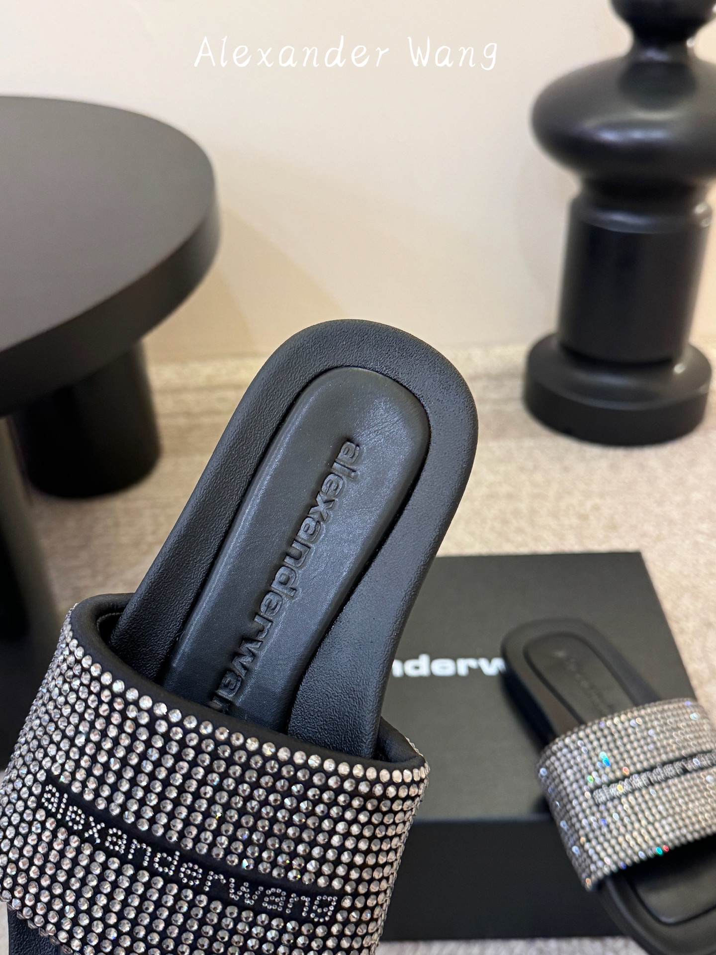 AlexanderWan* 大王 春夏最新款 澳钻 凉拖鞋 个性御姐风 超有质感 爱了爱了 该款设计简约