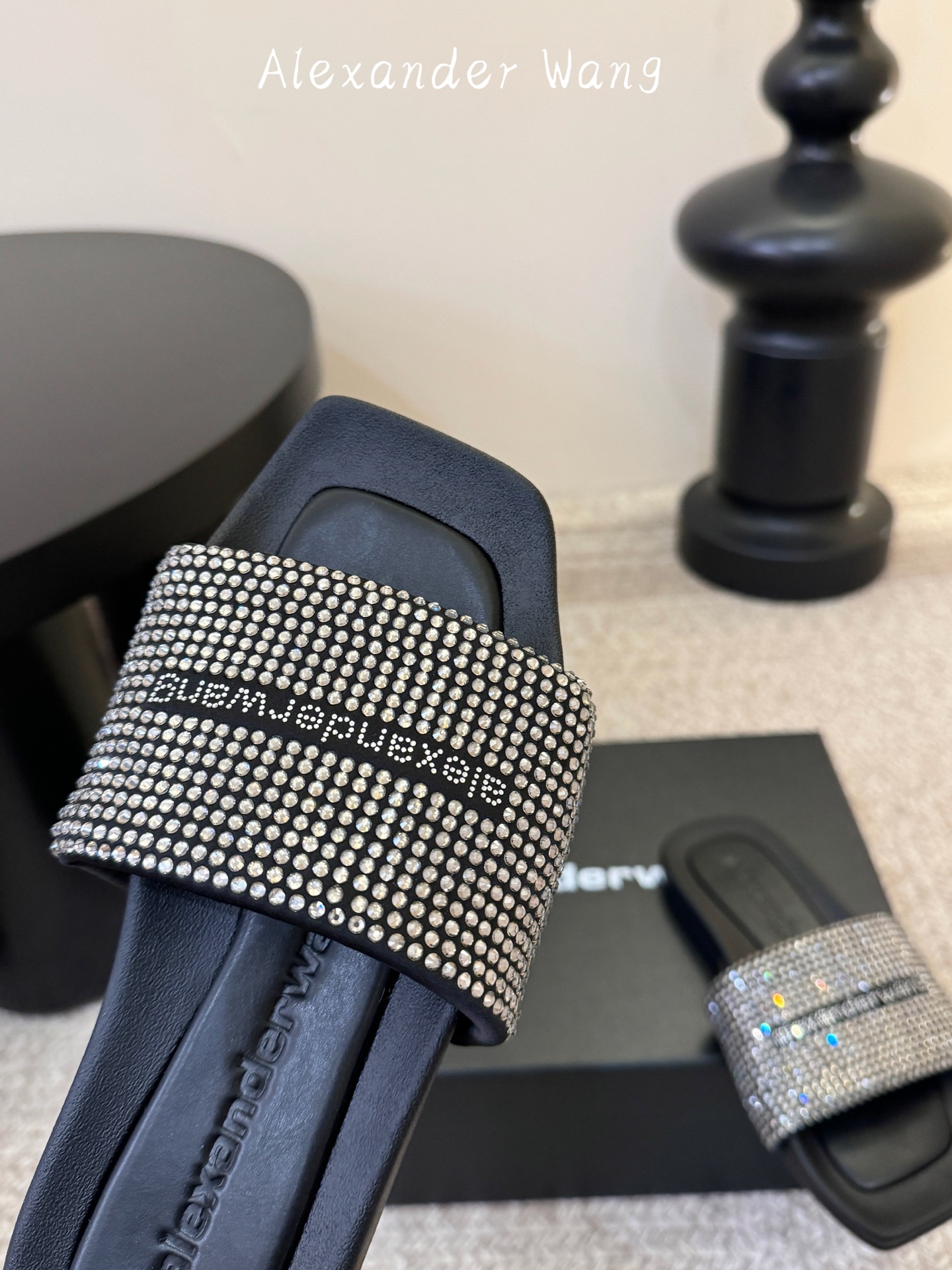 AlexanderWan* 大王 春夏最新款 澳钻 凉拖鞋 个性御姐风 超有质感 爱了爱了 该款设计简约