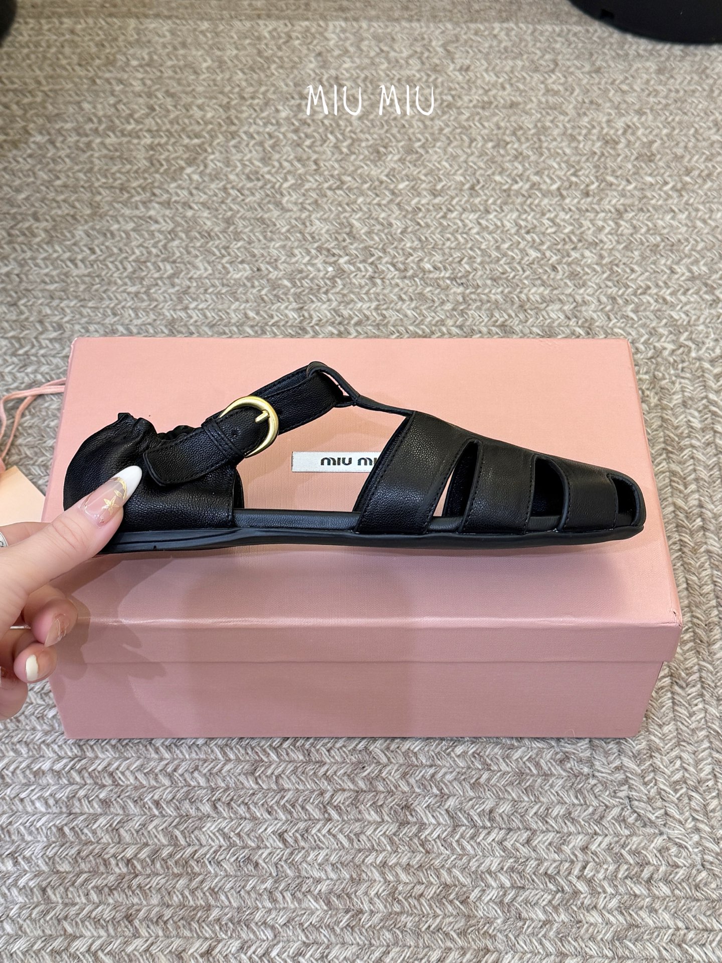 MiuMiu 缪缪 早春新款 走秀新款罗马鞋玛丽珍芭蕾舞鞋官方春夏走秀新款，时髦百搭·即可咸又可甜 一点