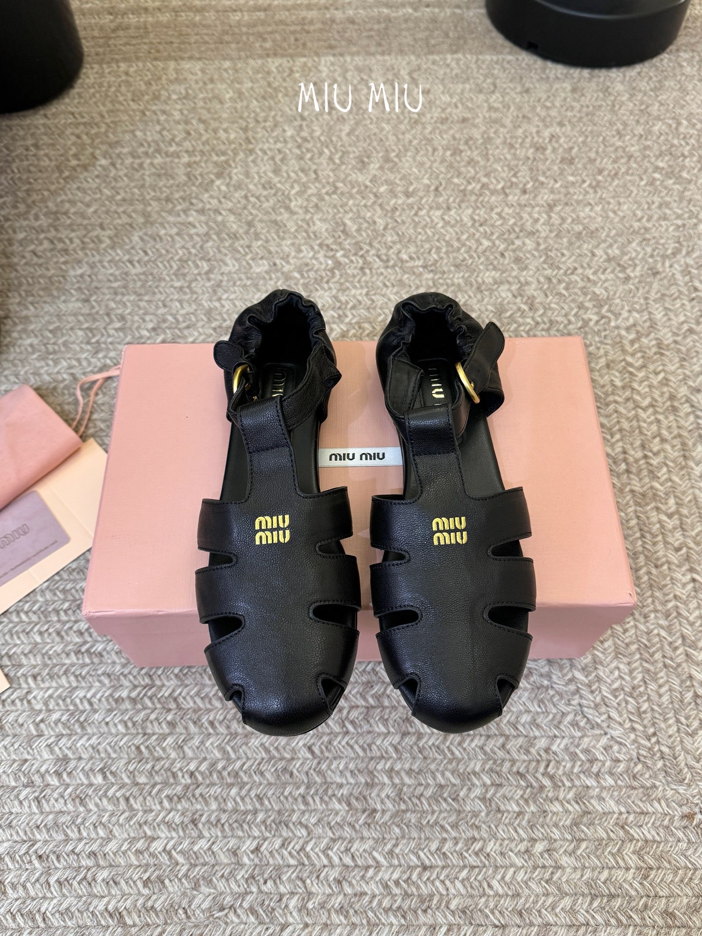 MiuMiu 缪缪 早春新款 走秀新款罗马鞋玛丽珍芭蕾舞鞋官方春夏走秀新款，时髦百搭·即可咸又可甜 一点