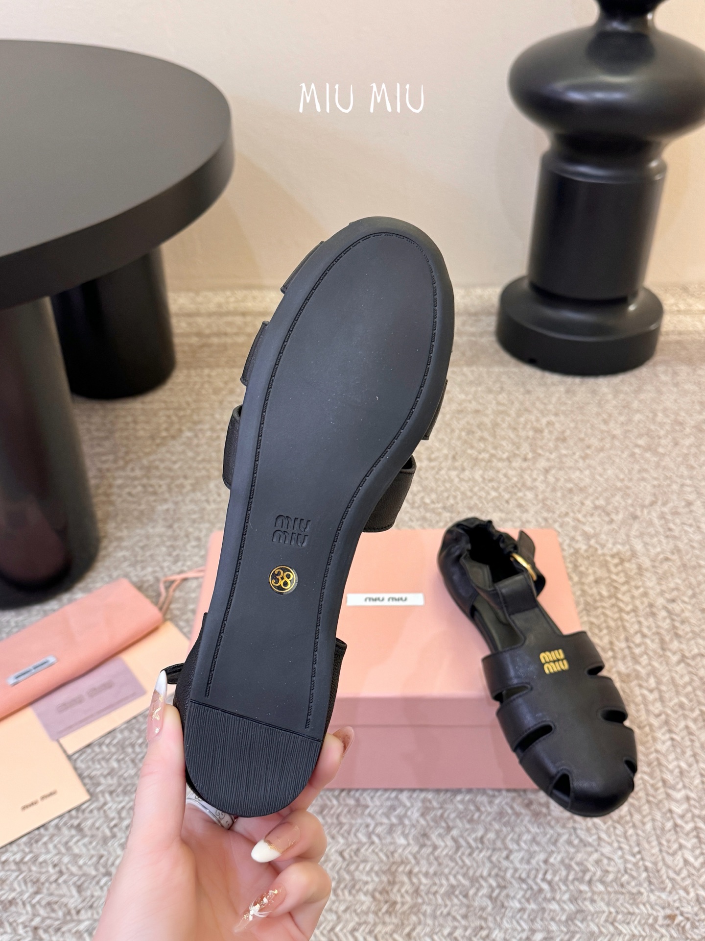 MiuMiu 缪缪 早春新款 走秀新款罗马鞋玛丽珍芭蕾舞鞋官方春夏走秀新款，时髦百搭·即可咸又可甜 一点