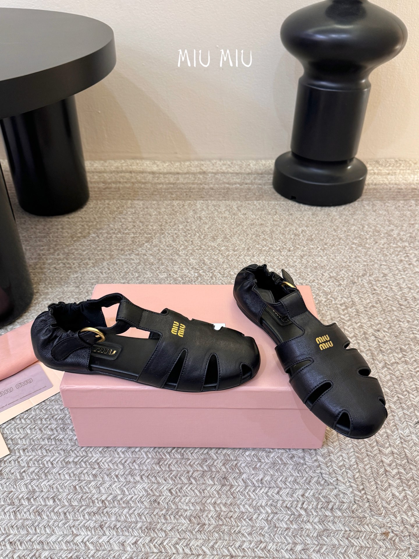 MiuMiu 缪缪 早春新款 走秀新款罗马鞋玛丽珍芭蕾舞鞋官方春夏走秀新款，时髦百搭·即可咸又可甜 一点