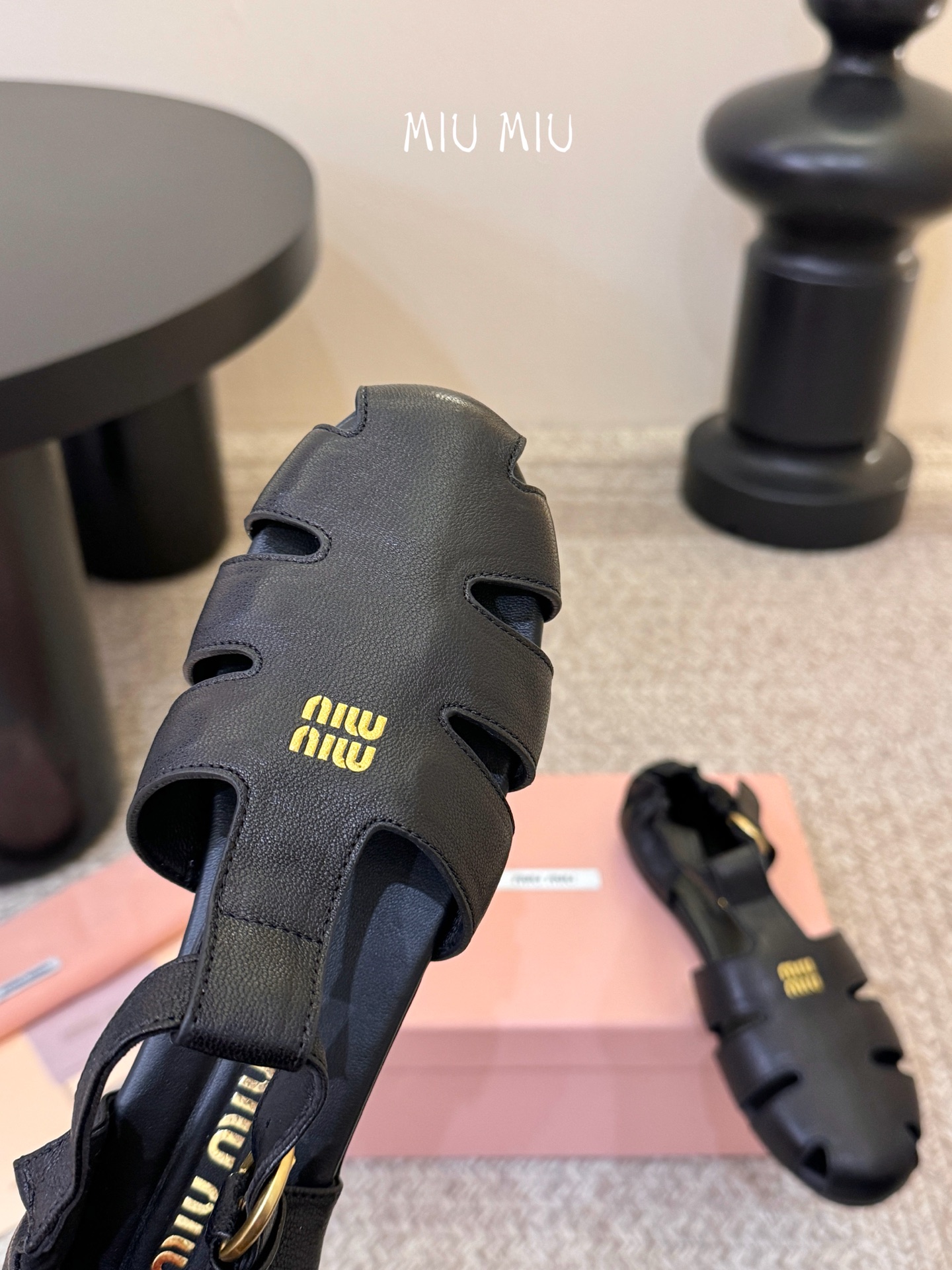 MiuMiu 缪缪 早春新款 走秀新款罗马鞋玛丽珍芭蕾舞鞋官方春夏走秀新款，时髦百搭·即可咸又可甜 一点