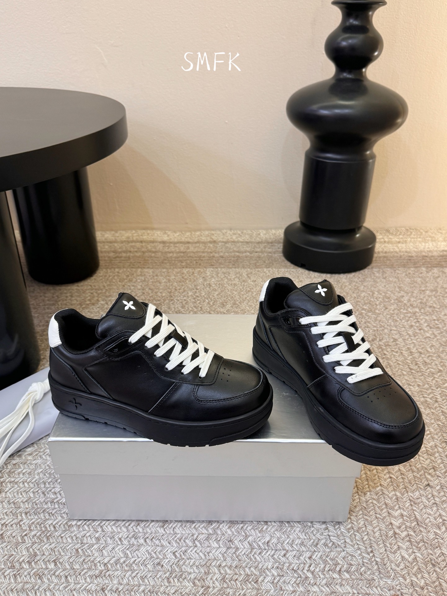 SMFK 小众潮牌 春夏新款 十字花 大头厚底 德比鞋百搭的极简风国潮，新作继承了诸多品牌制胜的流行元素