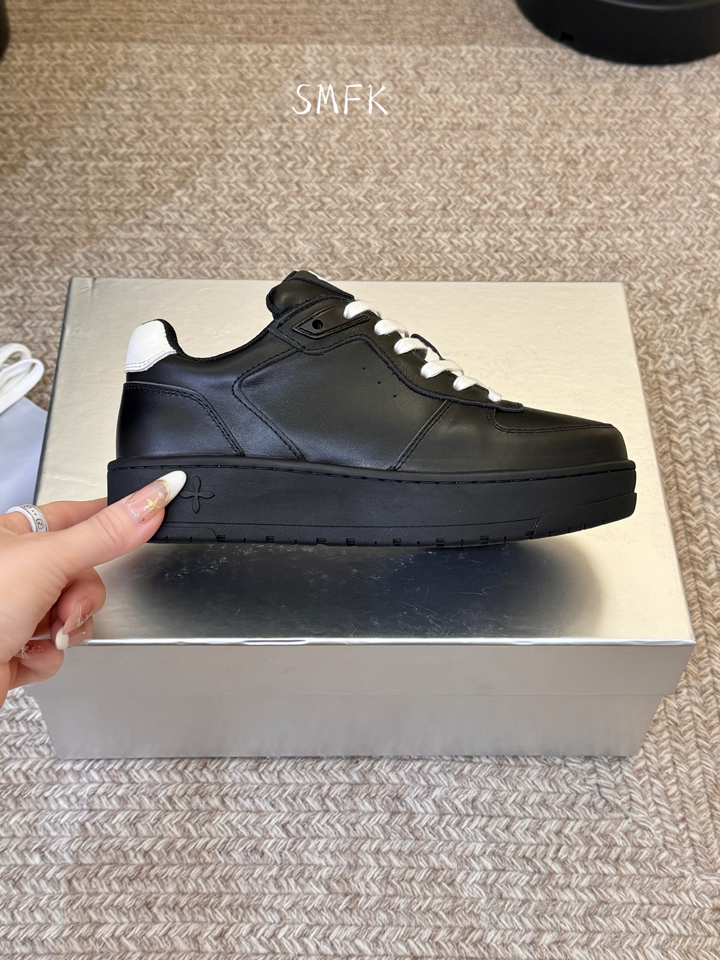 SMFK 小众潮牌 春夏新款 十字花 大头厚底 德比鞋百搭的极简风国潮，新作继承了诸多品牌制胜的流行元素