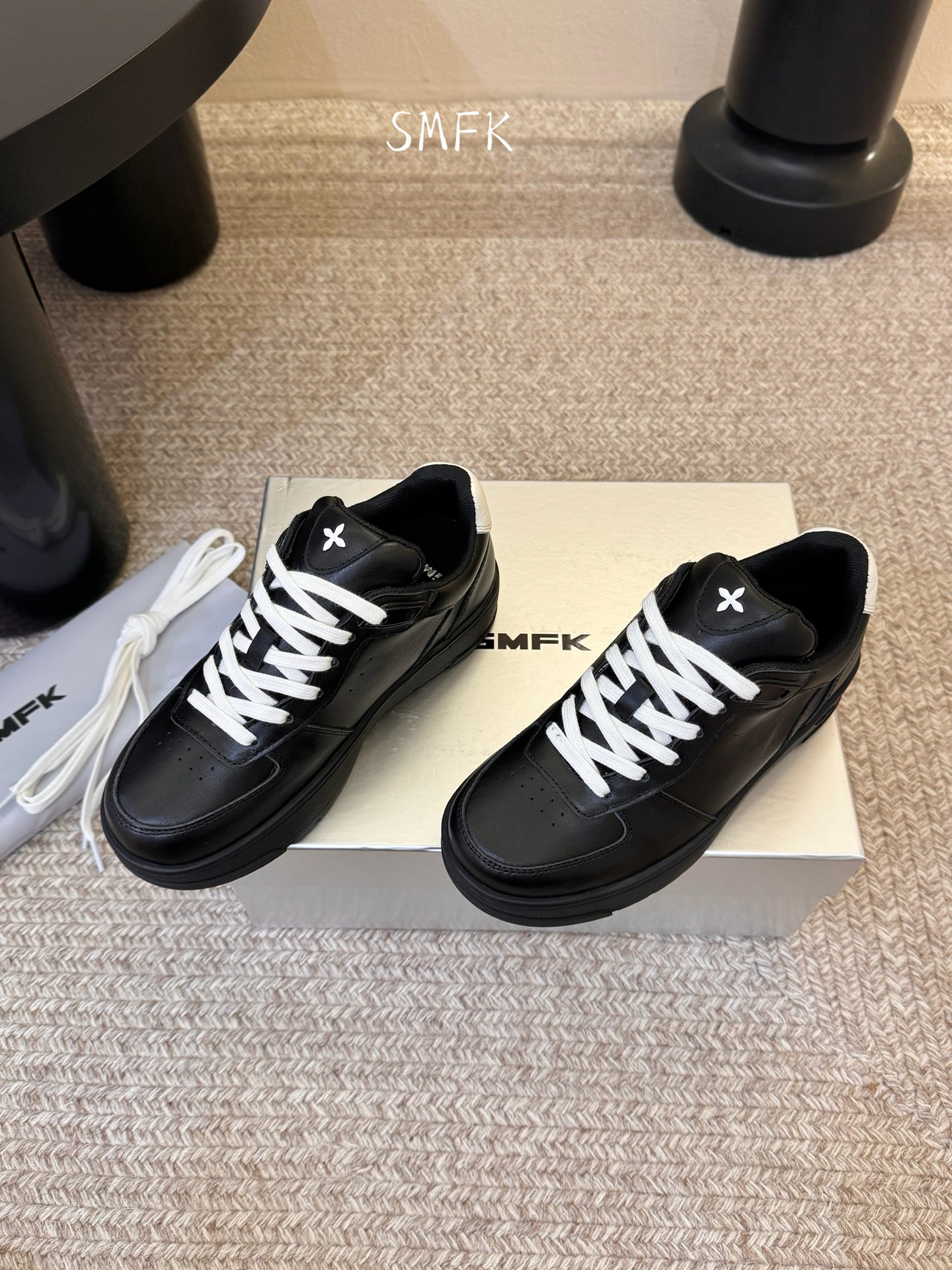 SMFK 小众潮牌 春夏新款 十字花 大头厚底 德比鞋百搭的极简风国潮，新作继承了诸多品牌制胜的流行元素