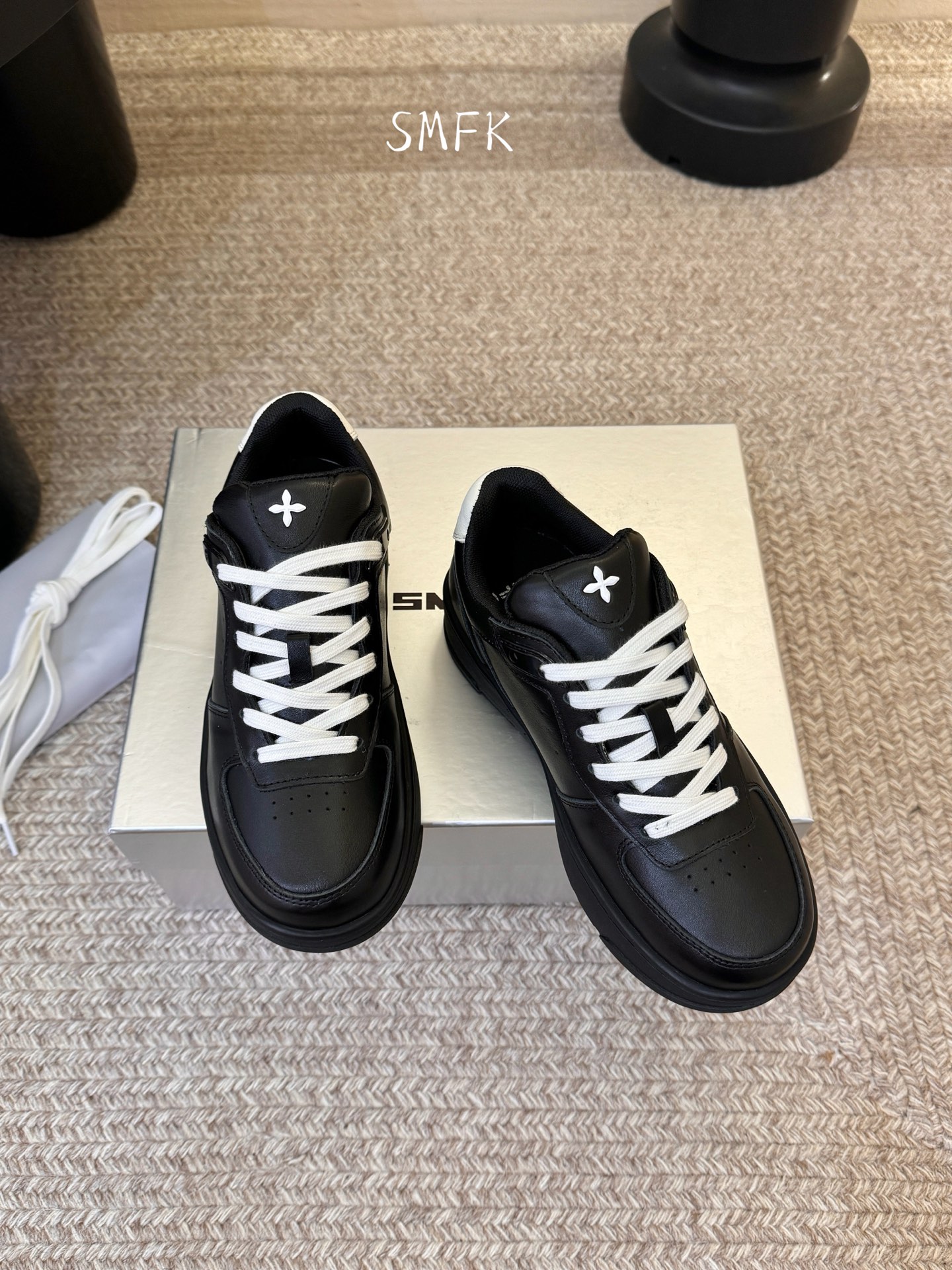 SMFK 小众潮牌 春夏新款 十字花 大头厚底 德比鞋百搭的极简风国潮，新作继承了诸多品牌制胜的流行元素