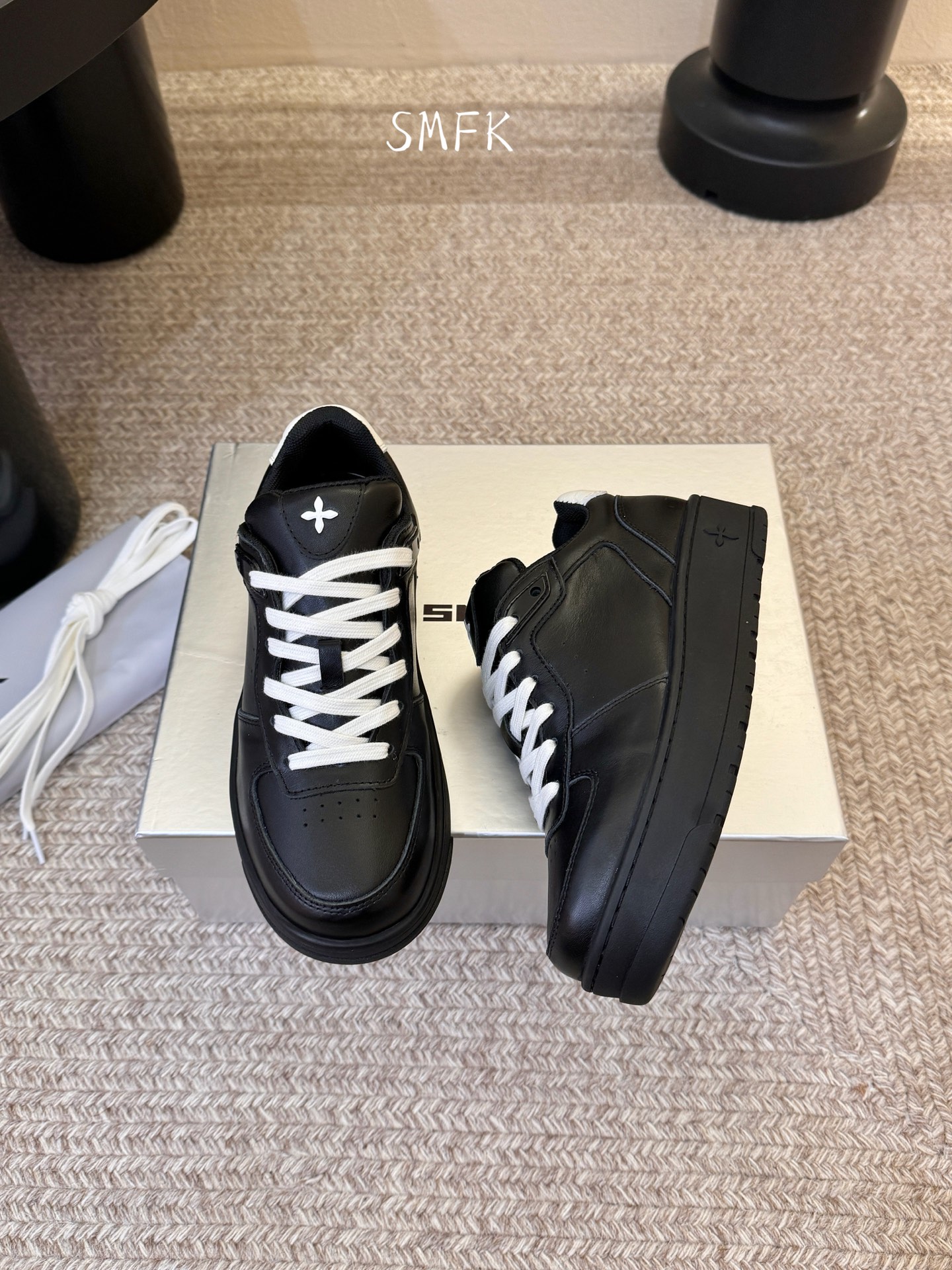 SMFK 小众潮牌 春夏新款 十字花 大头厚底 德比鞋百搭的极简风国潮，新作继承了诸多品牌制胜的流行元素