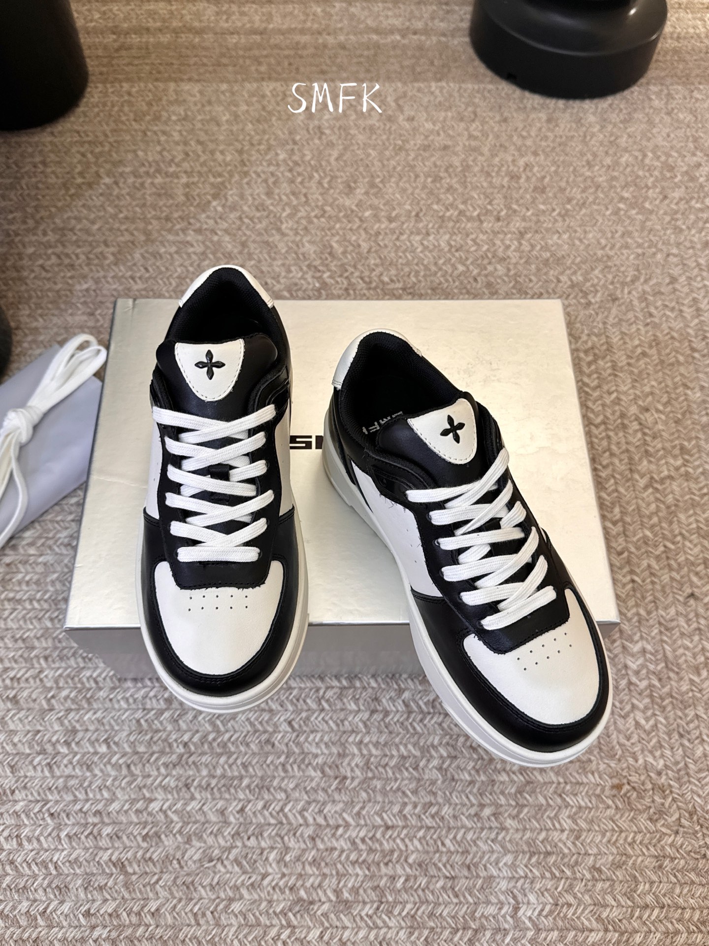 SMFK 小众潮牌 春夏新款 十字花 大头厚底 德比鞋百搭的极简风国潮，新作继承了诸多品牌制胜的流行元素