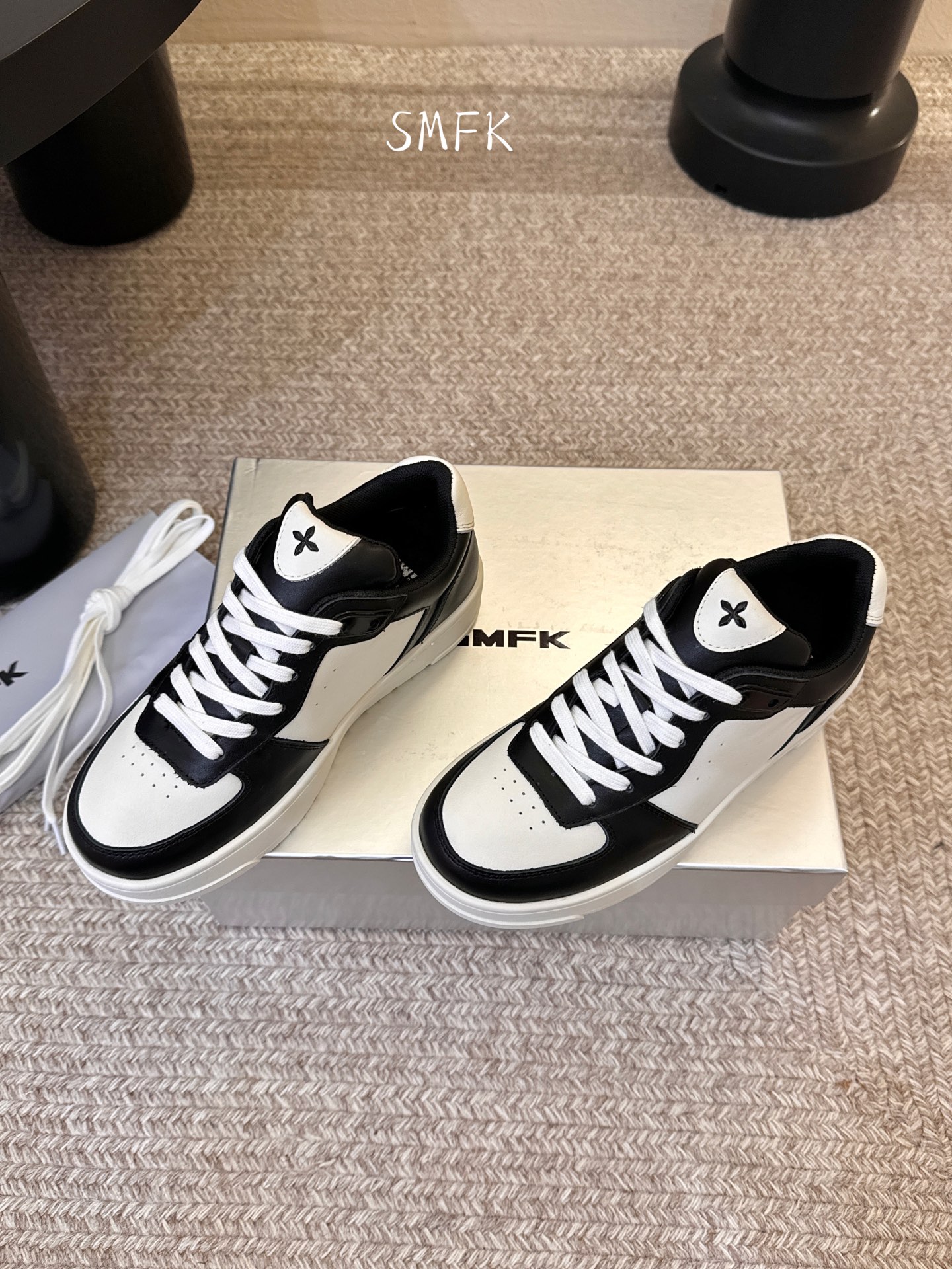 SMFK 小众潮牌 春夏新款 十字花 大头厚底 德比鞋百搭的极简风国潮，新作继承了诸多品牌制胜的流行元素