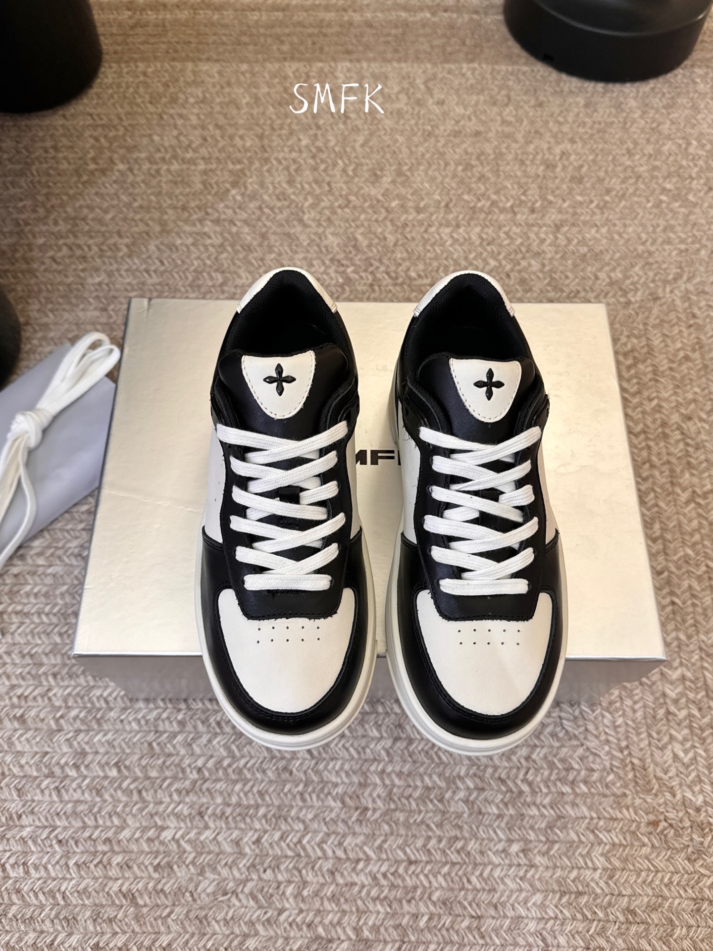 SMFK 小众潮牌 春夏新款 十字花 大头厚底 德比鞋百搭的极简风国潮，新作继承了诸多品牌制胜的流行元素