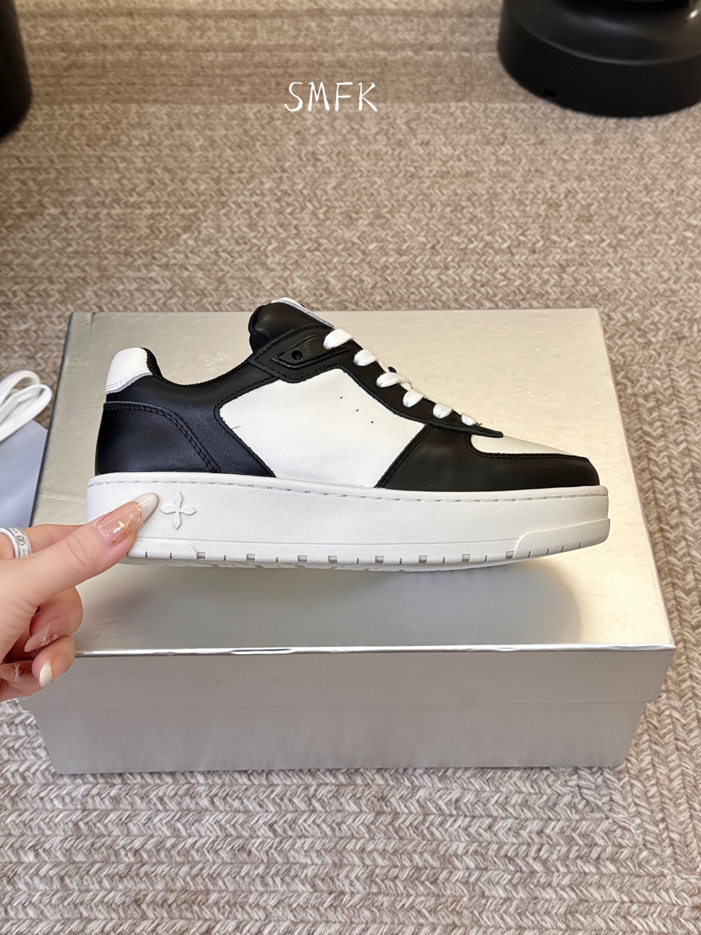 SMFK 小众潮牌 春夏新款 十字花 大头厚底 德比鞋百搭的极简风国潮，新作继承了诸多品牌制胜的流行元素