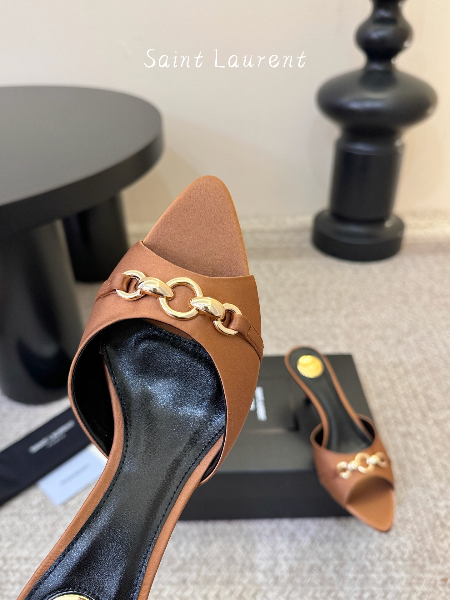 圣罗兰Saint Lauren* ss新YSL Logo小跟鞋拖Ysl走秀款高跟鞋 各种小裙子搭配起来 
