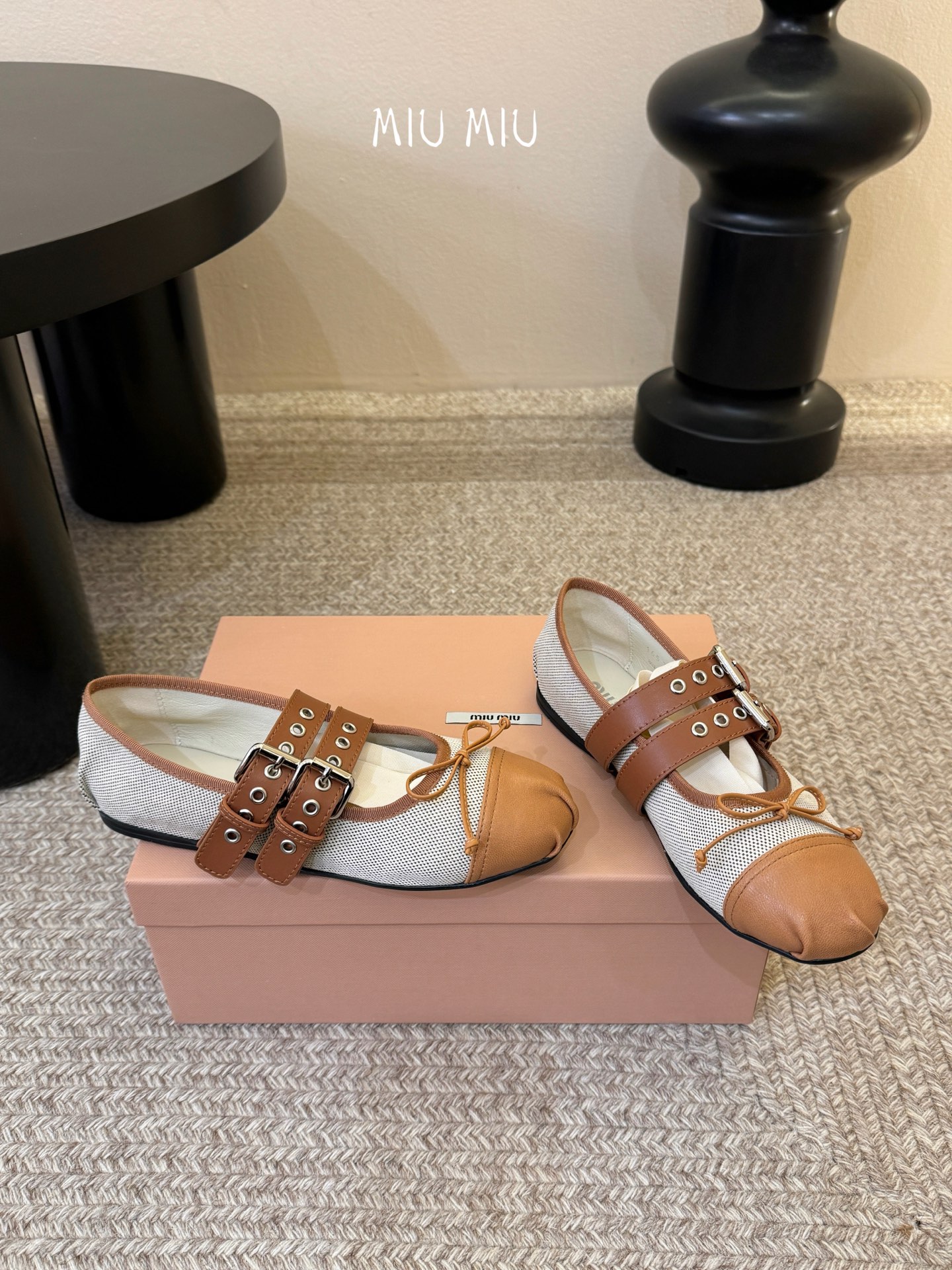 Miu Miu 缪缪 春夏季新款 芭蕾舞鞋 缪家以芭蕾的灵动意韵融于日常. 以现代笔触刻画舞鞋经典轮廓！