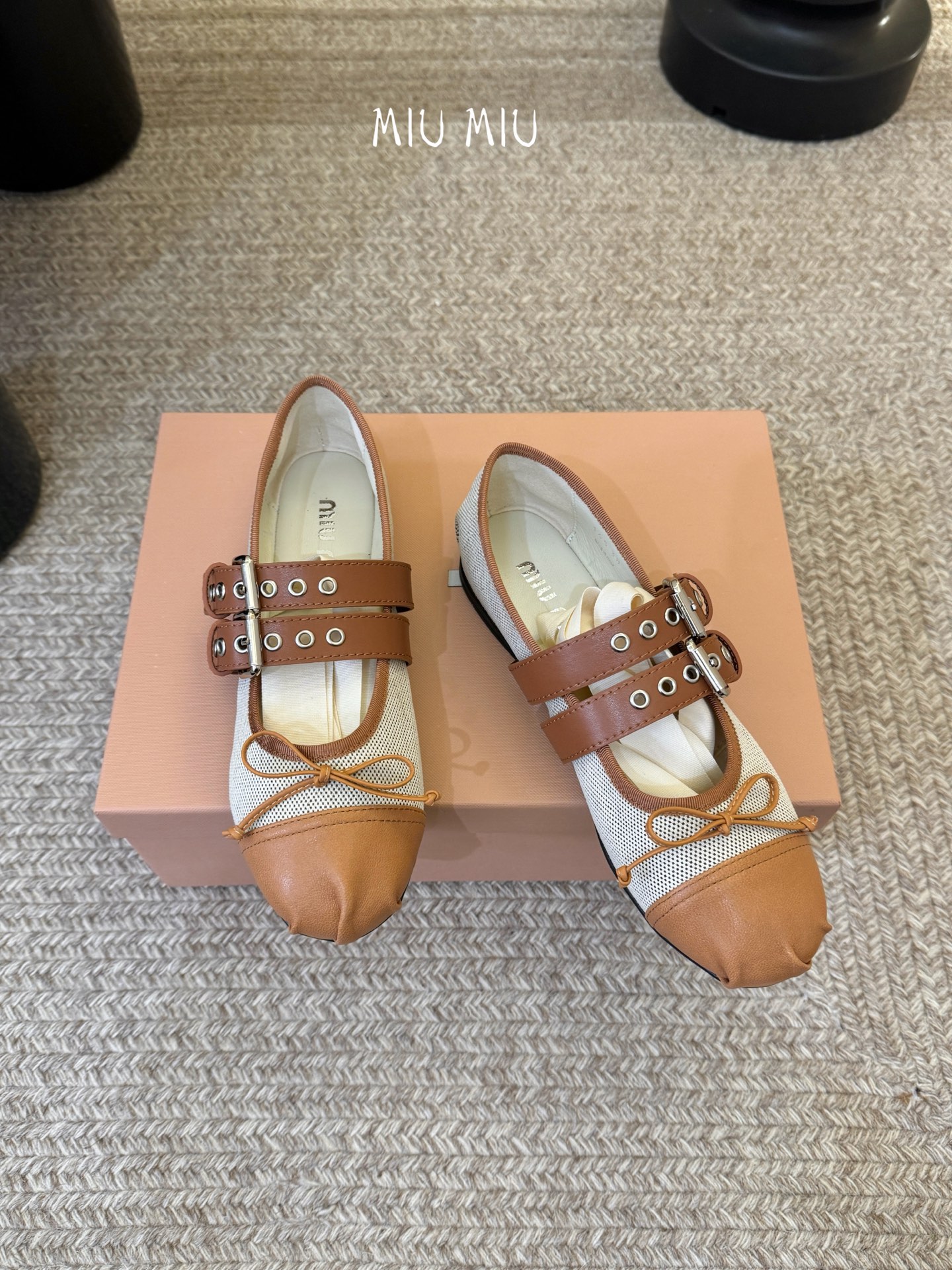 Miu Miu 缪缪 春夏季新款 芭蕾舞鞋 缪家以芭蕾的灵动意韵融于日常. 以现代笔触刻画舞鞋经典轮廓！