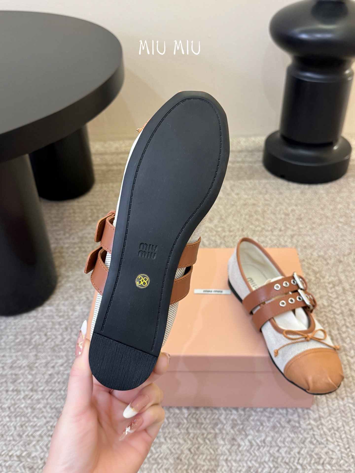 Miu Miu 缪缪 春夏季新款 芭蕾舞鞋 缪家以芭蕾的灵动意韵融于日常. 以现代笔触刻画舞鞋经典轮廓！