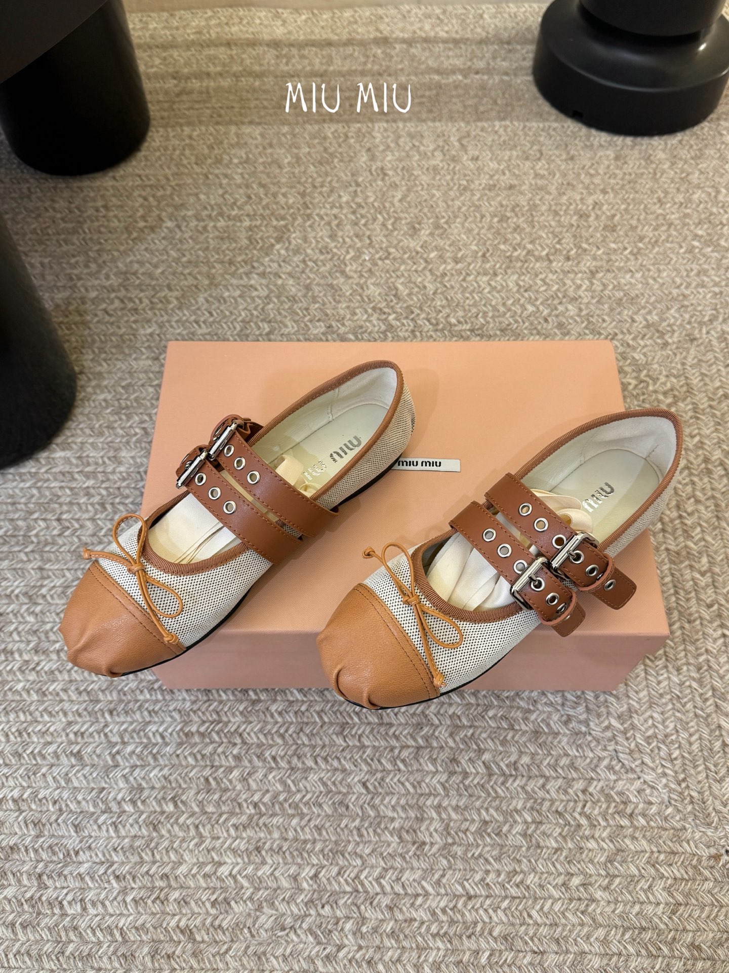 Miu Miu 缪缪 春夏季新款 芭蕾舞鞋 缪家以芭蕾的灵动意韵融于日常. 以现代笔触刻画舞鞋经典轮廓！