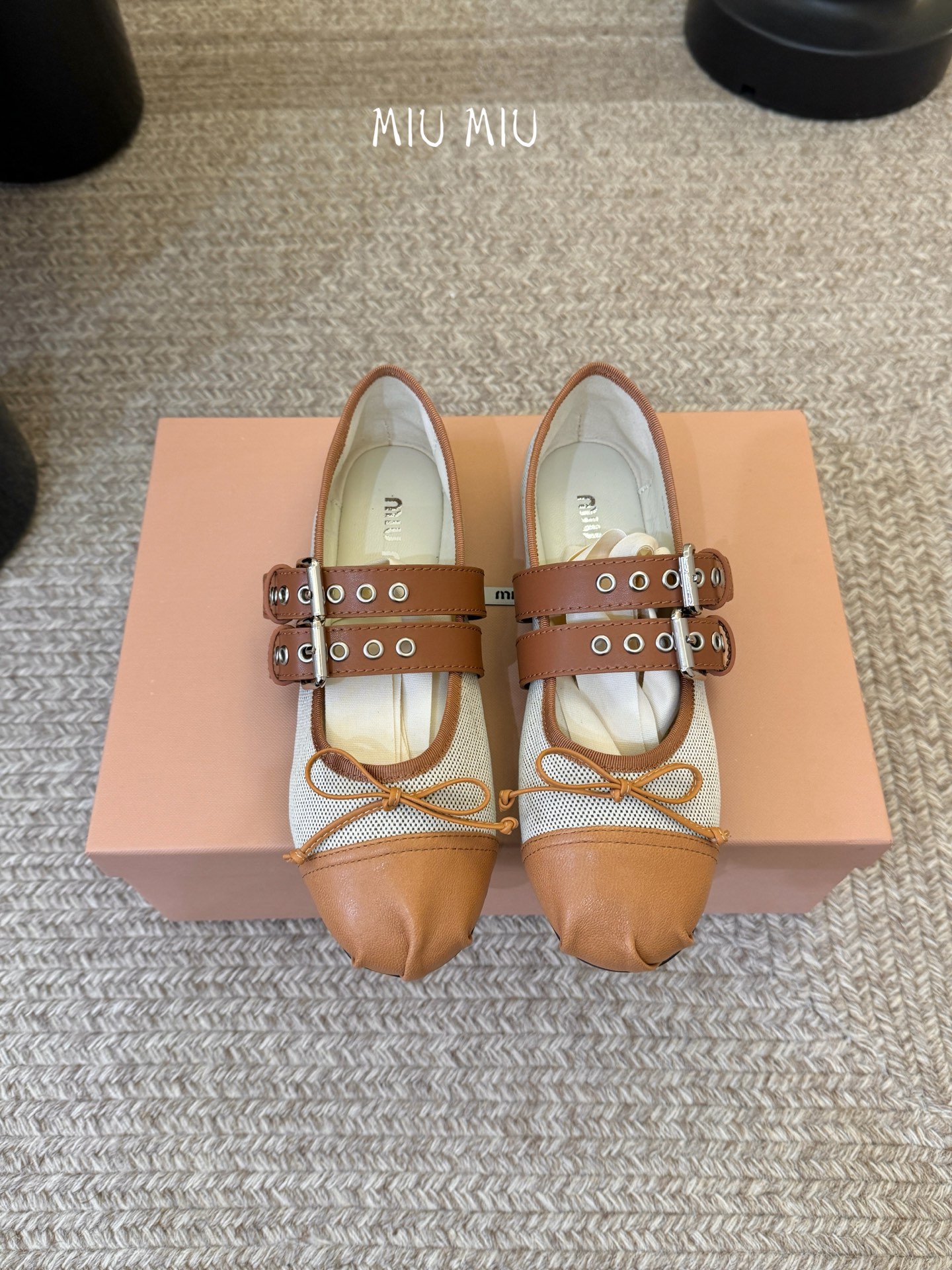 Miu Miu 缪缪 春夏季新款 芭蕾舞鞋 缪家以芭蕾的灵动意韵融于日常. 以现代笔触刻画舞鞋经典轮廓！