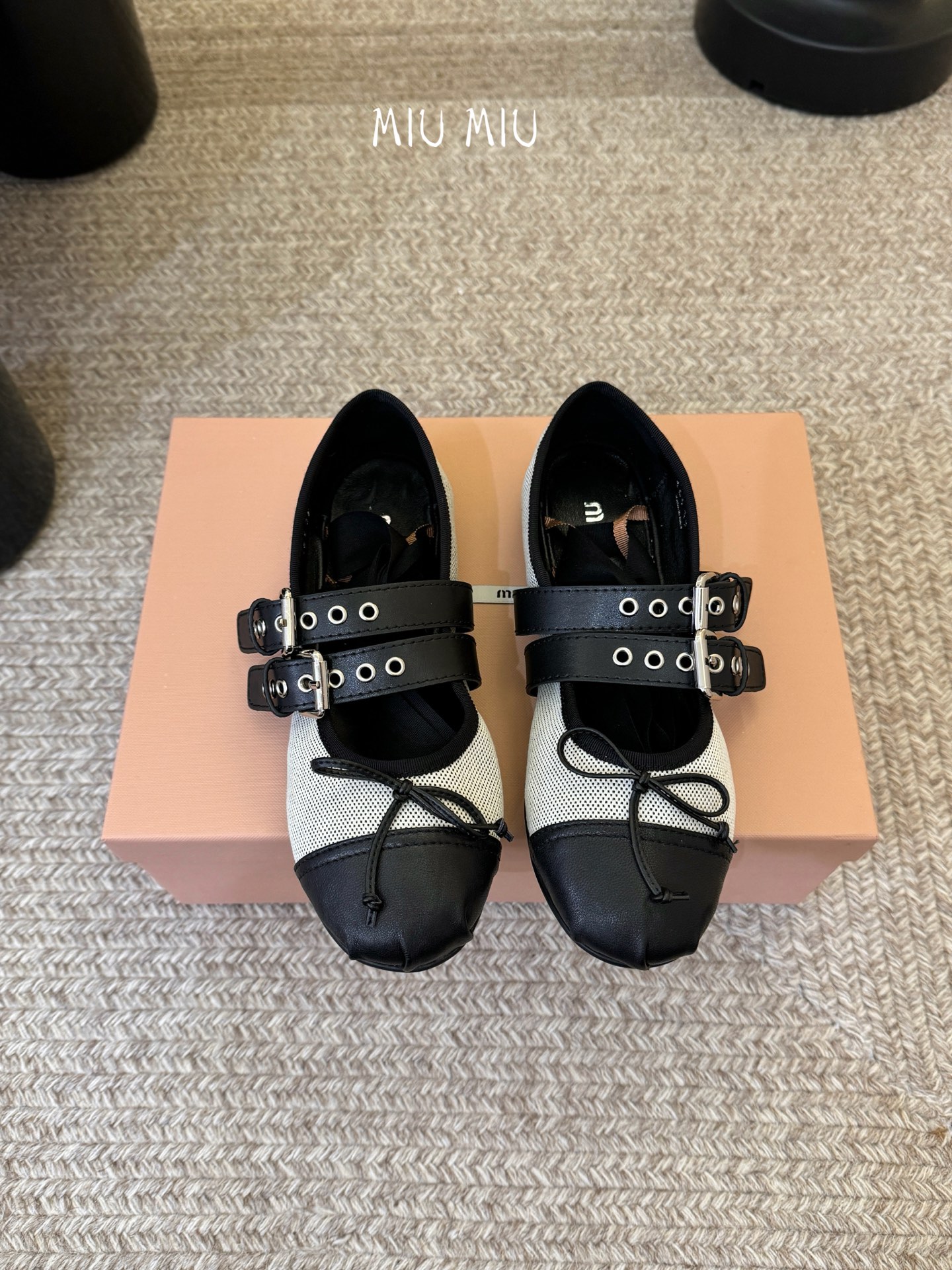 Miu Miu 缪缪 春夏季新款 芭蕾舞鞋 缪家以芭蕾的灵动意韵融于日常. 以现代笔触刻画舞鞋经典轮廓！