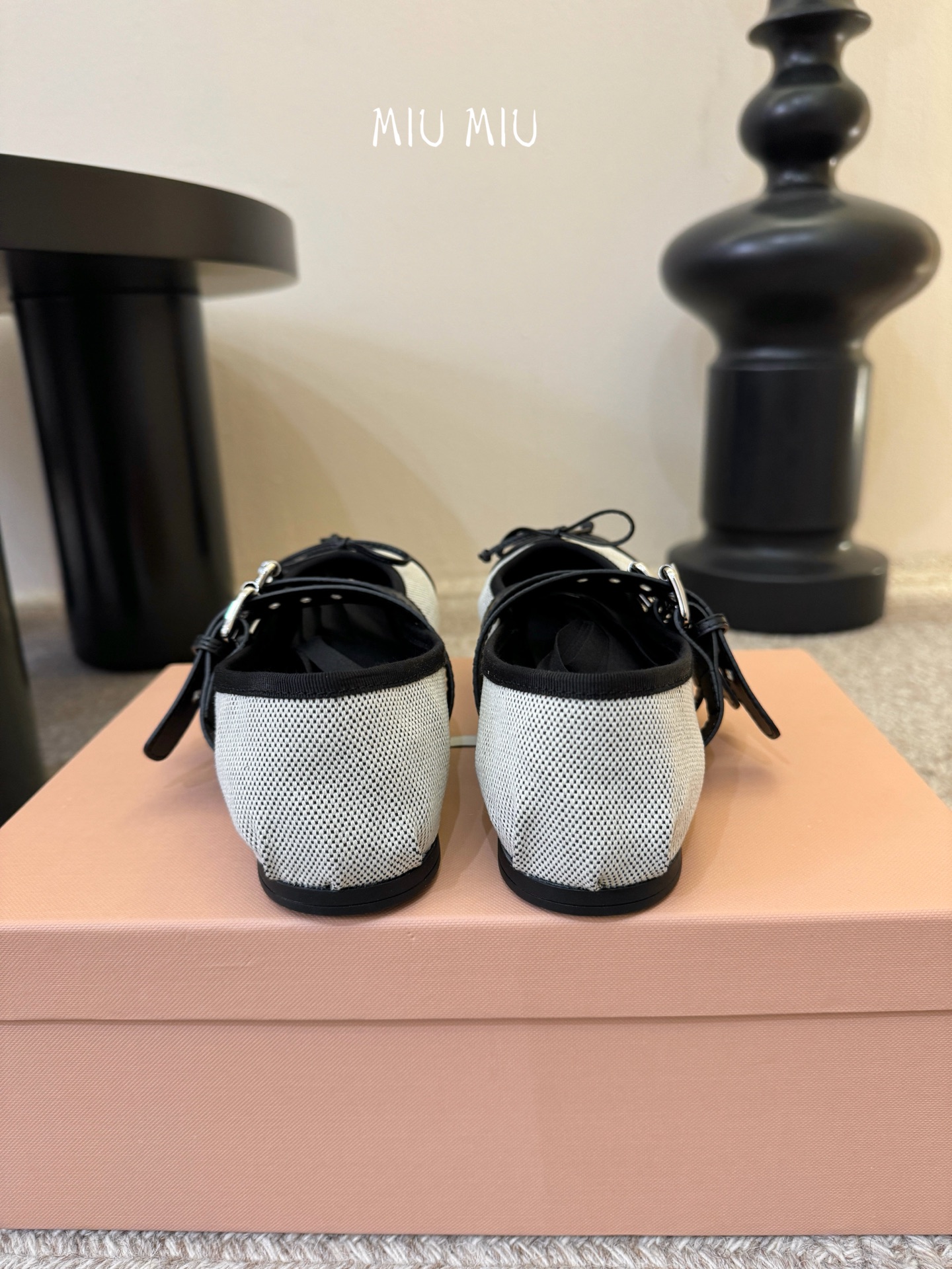 Miu Miu 缪缪 春夏季新款 芭蕾舞鞋 缪家以芭蕾的灵动意韵融于日常. 以现代笔触刻画舞鞋经典轮廓！