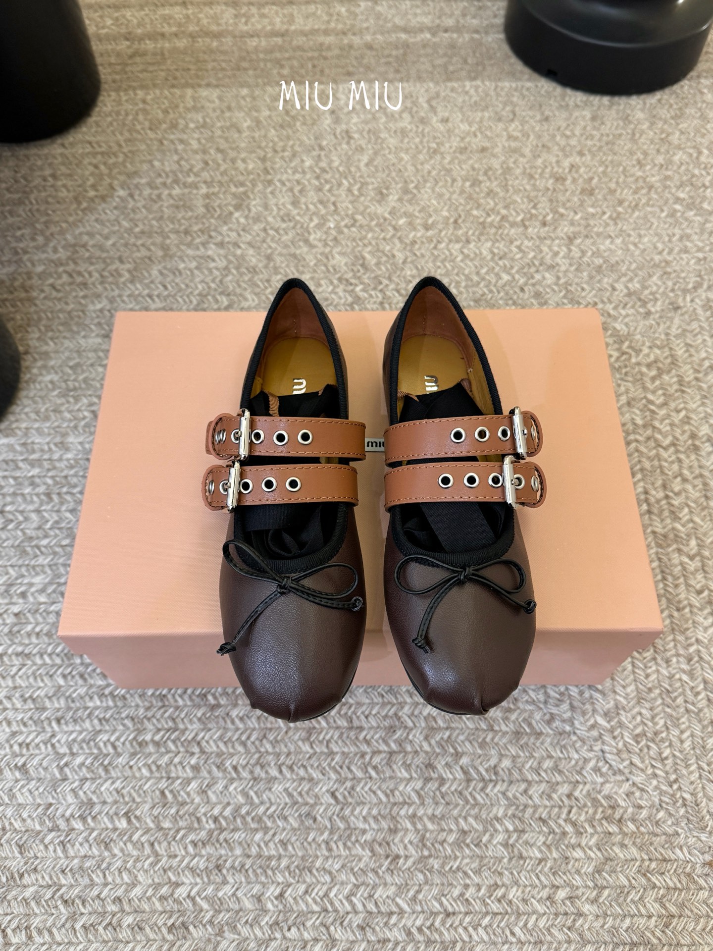 Miu Miu 缪缪 春夏季新款 芭蕾舞鞋 缪家以芭蕾的灵动意韵融于日常. 以现代笔触刻画舞鞋经典轮廓！