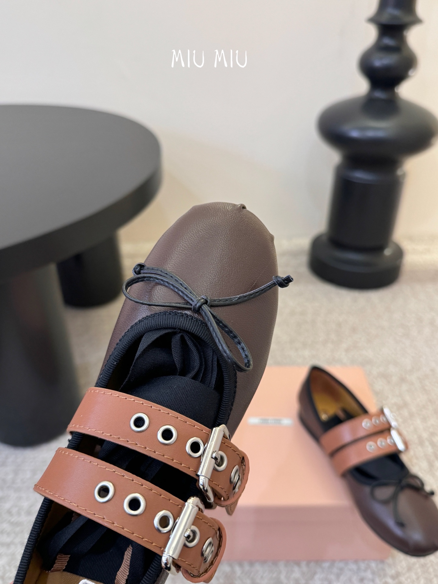 Miu Miu 缪缪 春夏季新款 芭蕾舞鞋 缪家以芭蕾的灵动意韵融于日常. 以现代笔触刻画舞鞋经典轮廓！