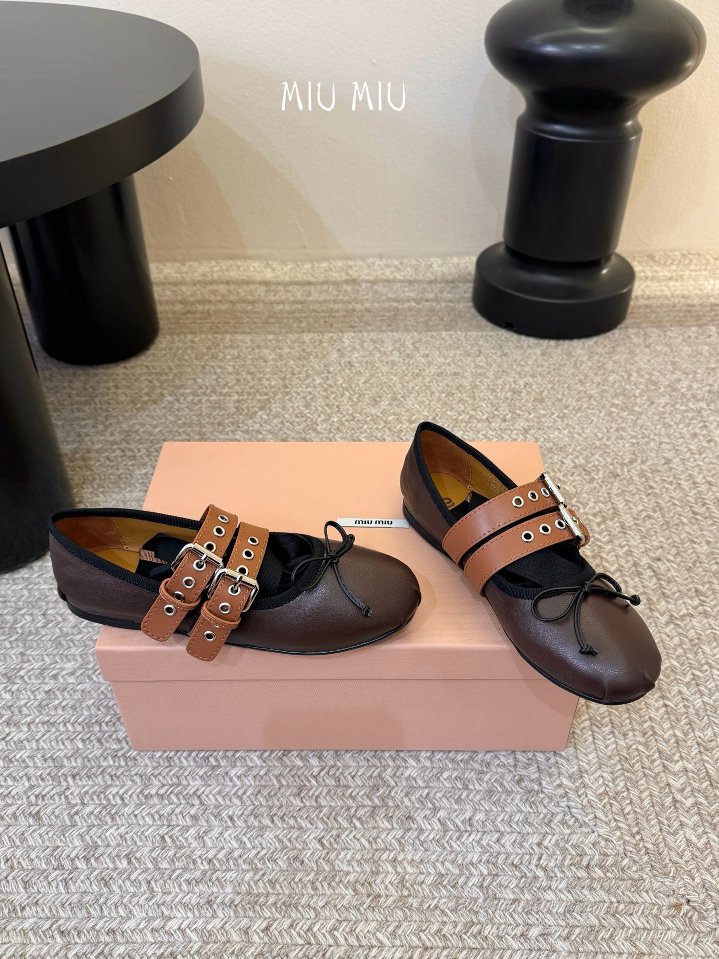 Miu Miu 缪缪 春夏季新款 芭蕾舞鞋 缪家以芭蕾的灵动意韵融于日常. 以现代笔触刻画舞鞋经典轮廓！