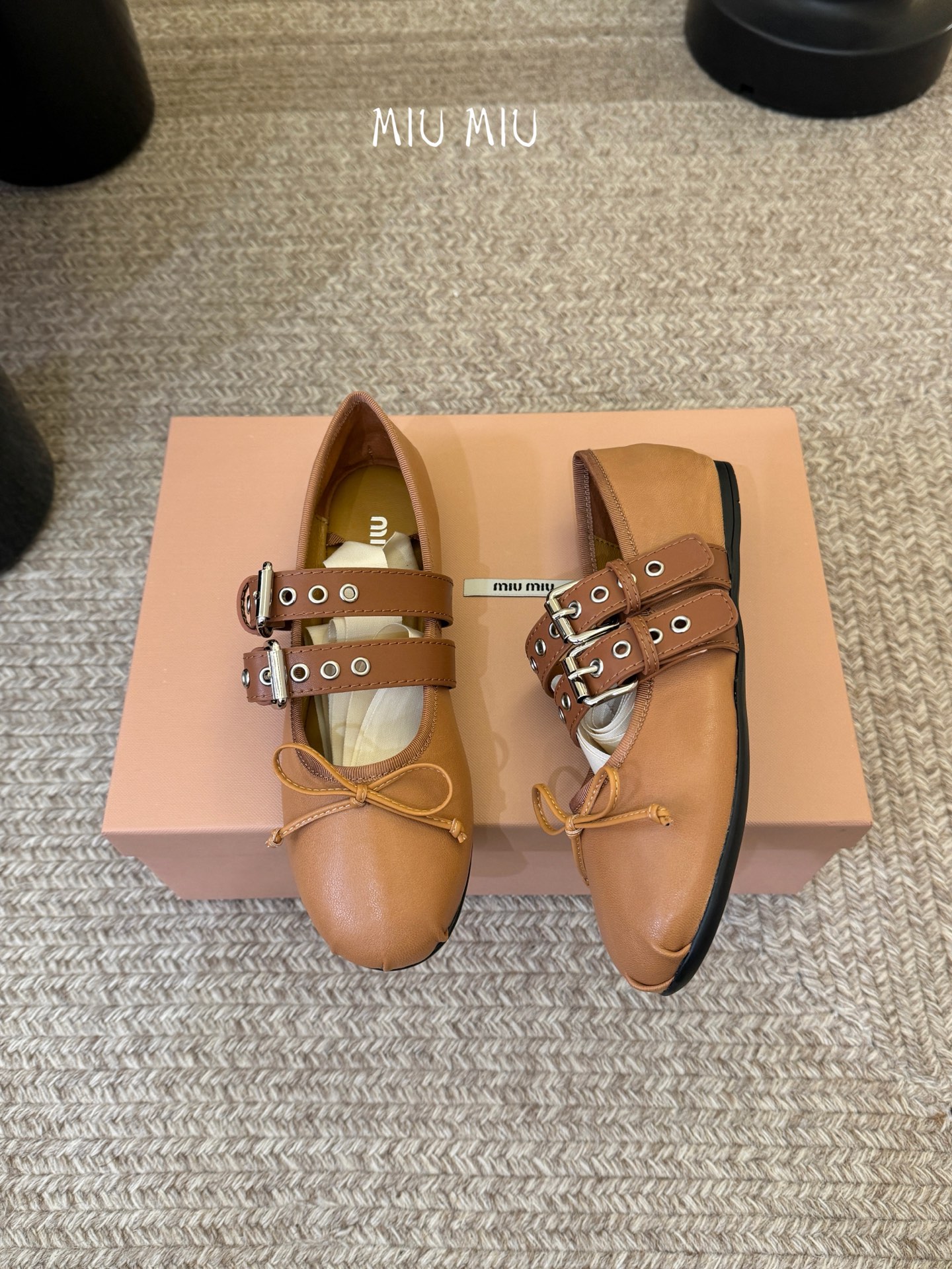 Miu Miu 缪缪 春夏季新款 芭蕾舞鞋 缪家以芭蕾的灵动意韵融于日常. 以现代笔触刻画舞鞋经典轮廓！