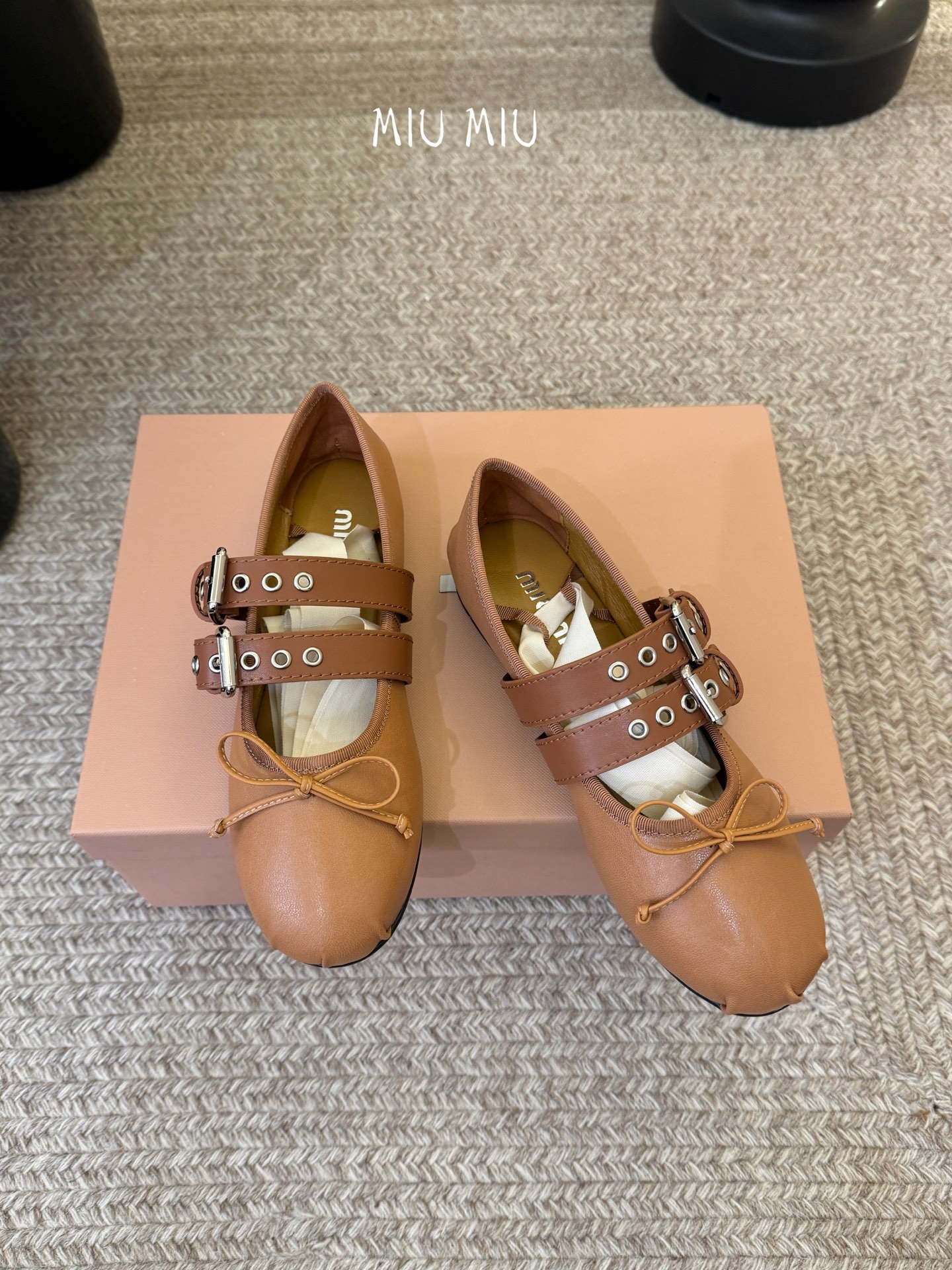 Miu Miu 缪缪 春夏季新款 芭蕾舞鞋 缪家以芭蕾的灵动意韵融于日常. 以现代笔触刻画舞鞋经典轮廓！