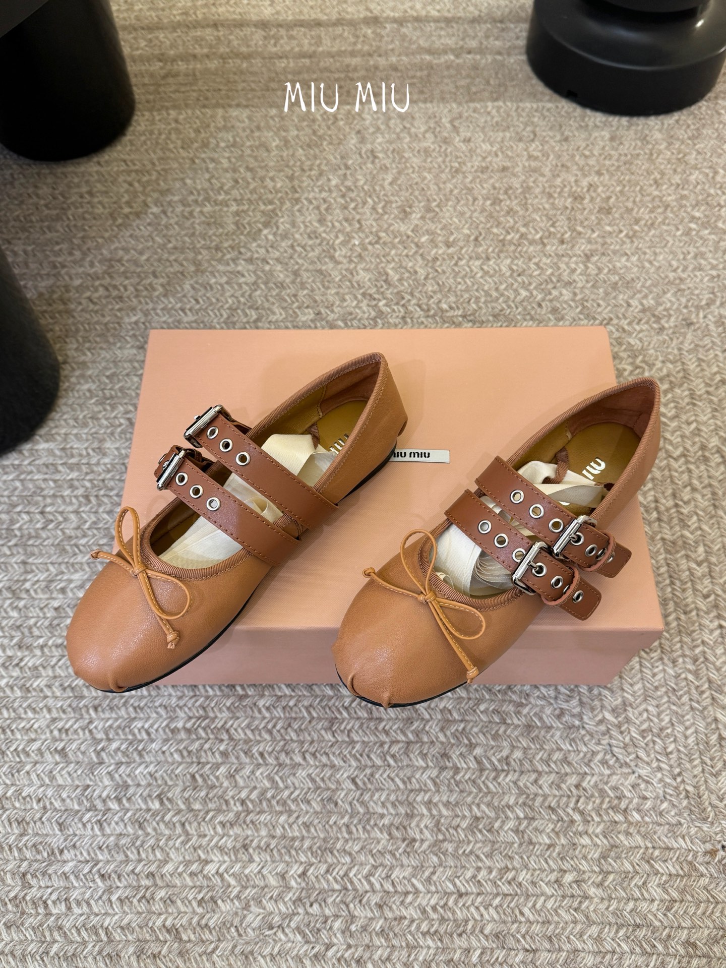 Miu Miu 缪缪 春夏季新款 芭蕾舞鞋 缪家以芭蕾的灵动意韵融于日常. 以现代笔触刻画舞鞋经典轮廓！