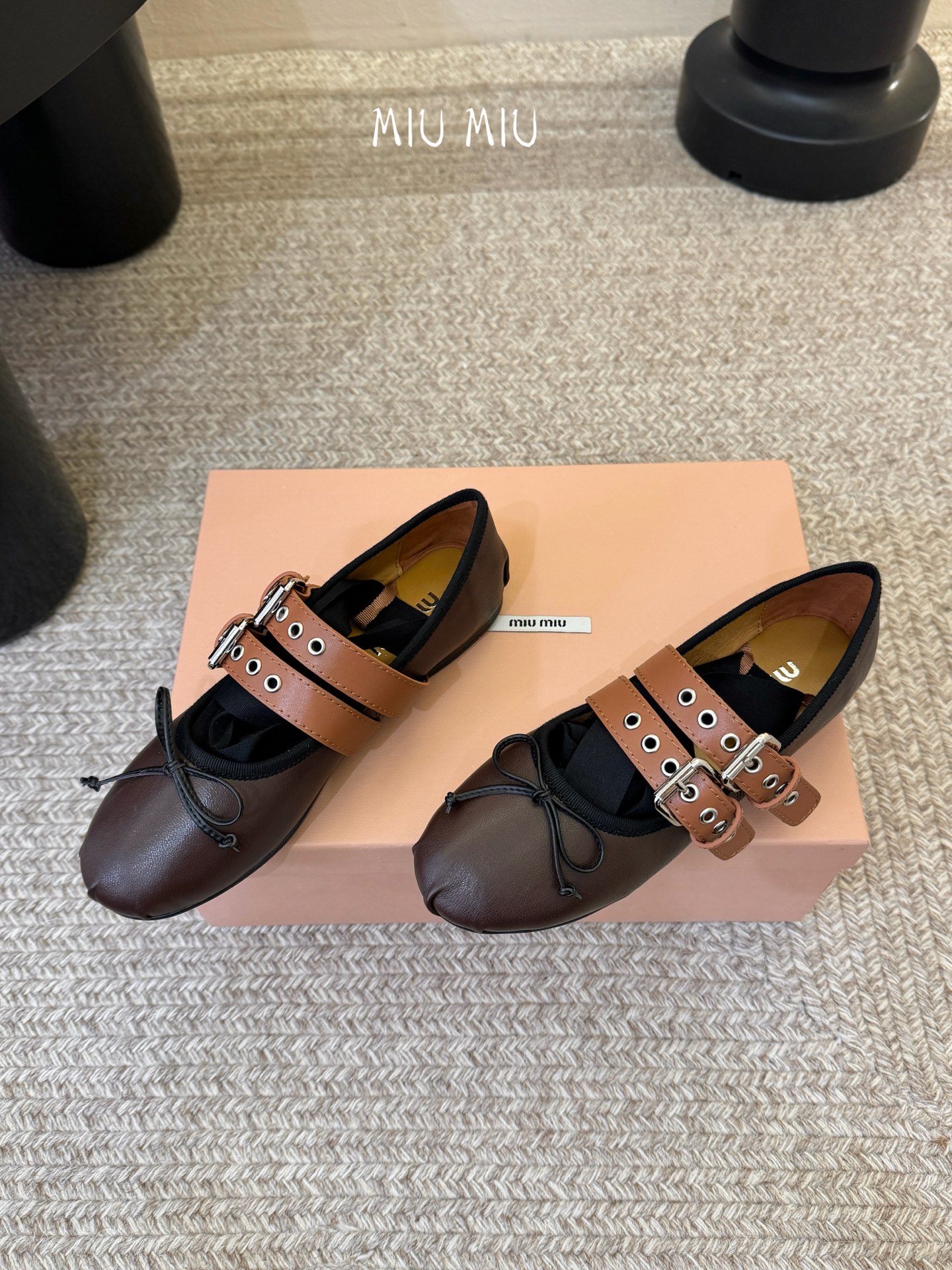 Miu Miu 缪缪 春夏季新款 芭蕾舞鞋 缪家以芭蕾的灵动意韵融于日常. 以现代笔触刻画舞鞋经典轮廓！