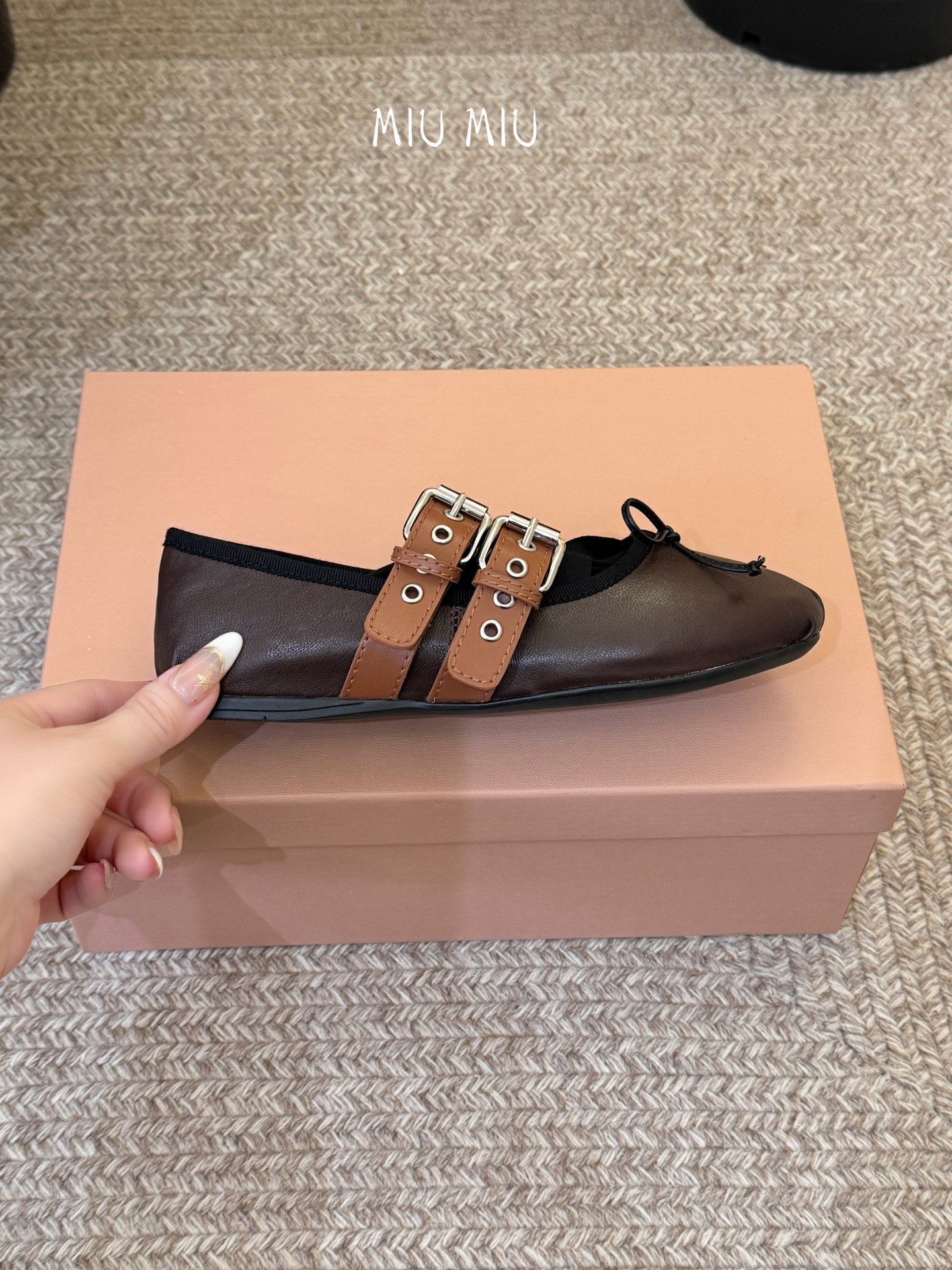 Miu Miu 缪缪 春夏季新款 芭蕾舞鞋 缪家以芭蕾的灵动意韵融于日常. 以现代笔触刻画舞鞋经典轮廓！