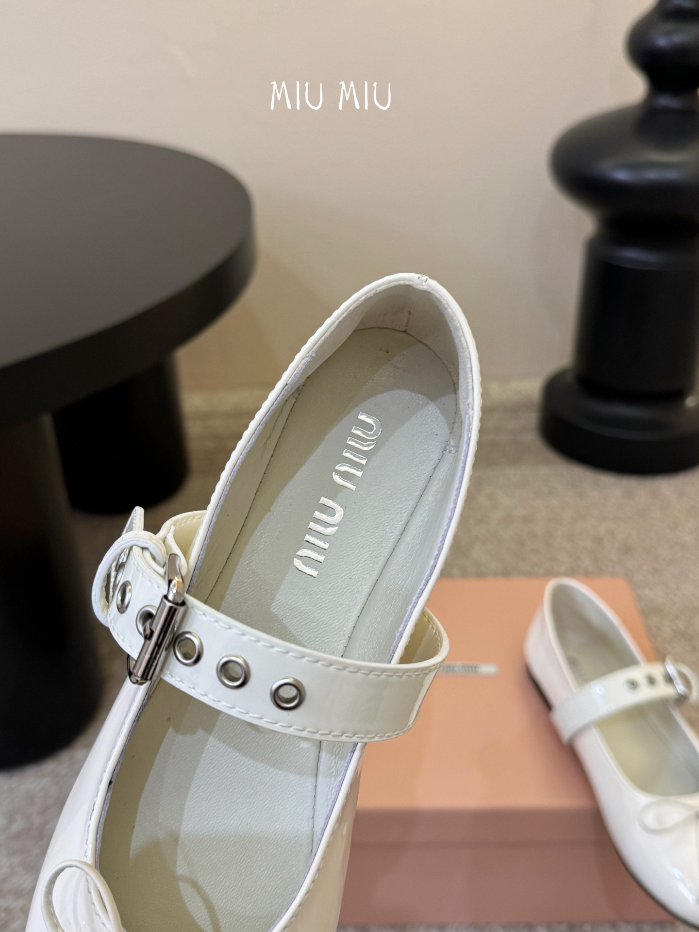 Miu Miu 缪缪 春夏季新款 芭蕾舞鞋 缪家以芭蕾的灵动意韵融于日常. 以现代笔触刻画舞鞋经典轮廓！