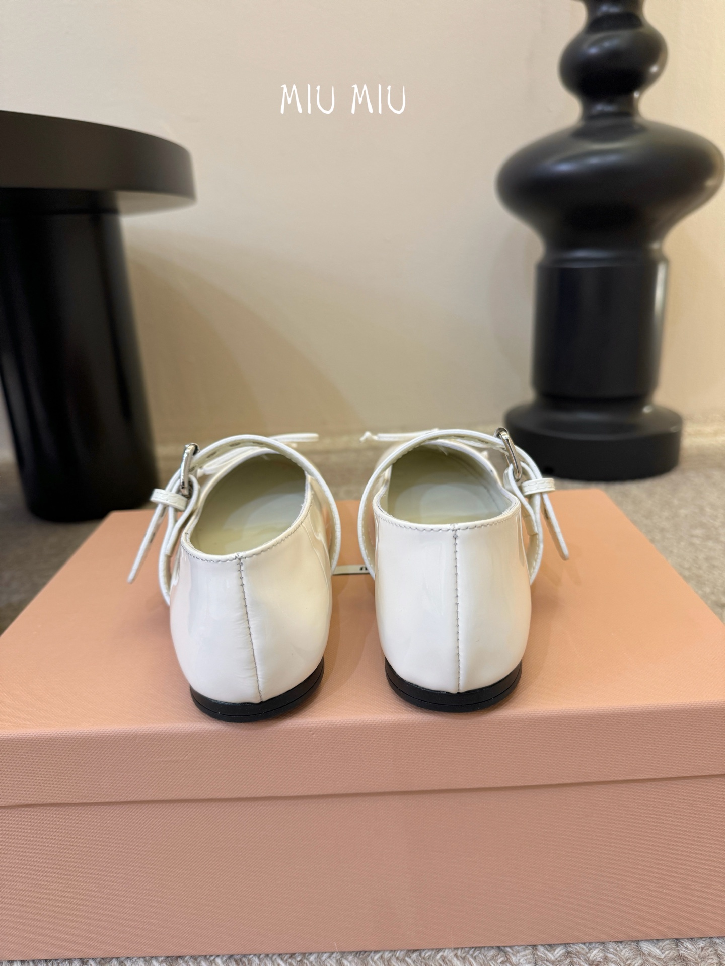 Miu Miu 缪缪 春夏季新款 芭蕾舞鞋 缪家以芭蕾的灵动意韵融于日常. 以现代笔触刻画舞鞋经典轮廓！