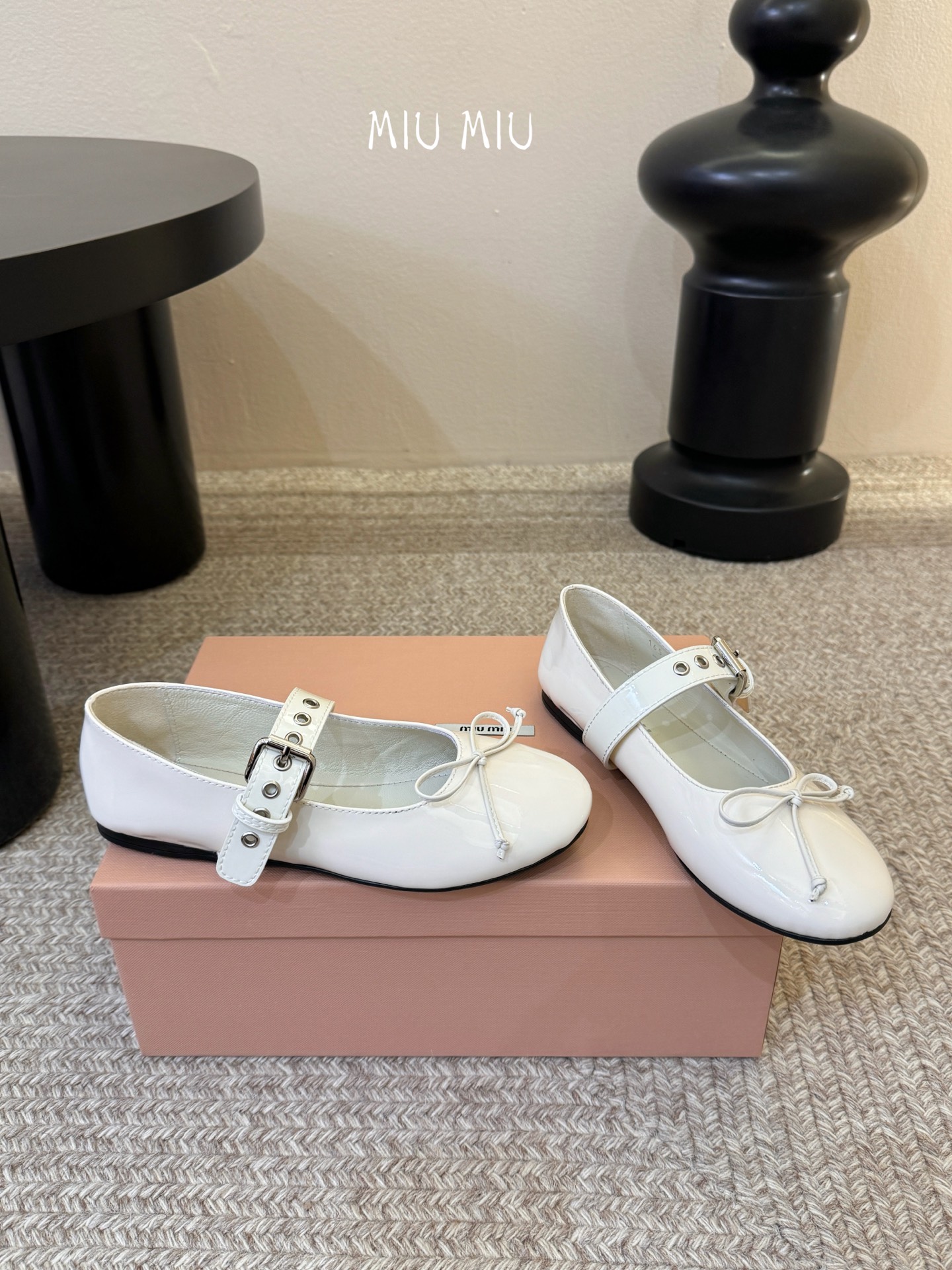 Miu Miu 缪缪 春夏季新款 芭蕾舞鞋 缪家以芭蕾的灵动意韵融于日常. 以现代笔触刻画舞鞋经典轮廓！