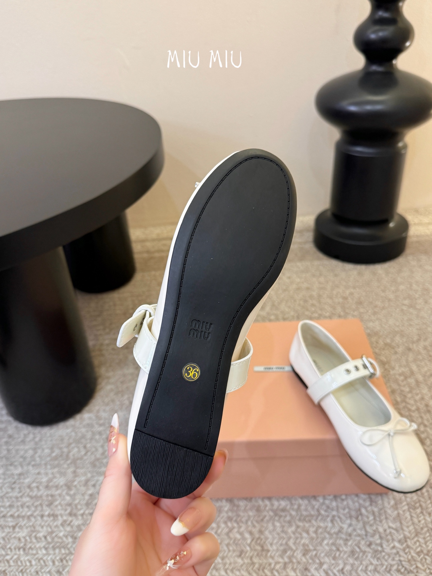 Miu Miu 缪缪 春夏季新款 芭蕾舞鞋 缪家以芭蕾的灵动意韵融于日常. 以现代笔触刻画舞鞋经典轮廓！