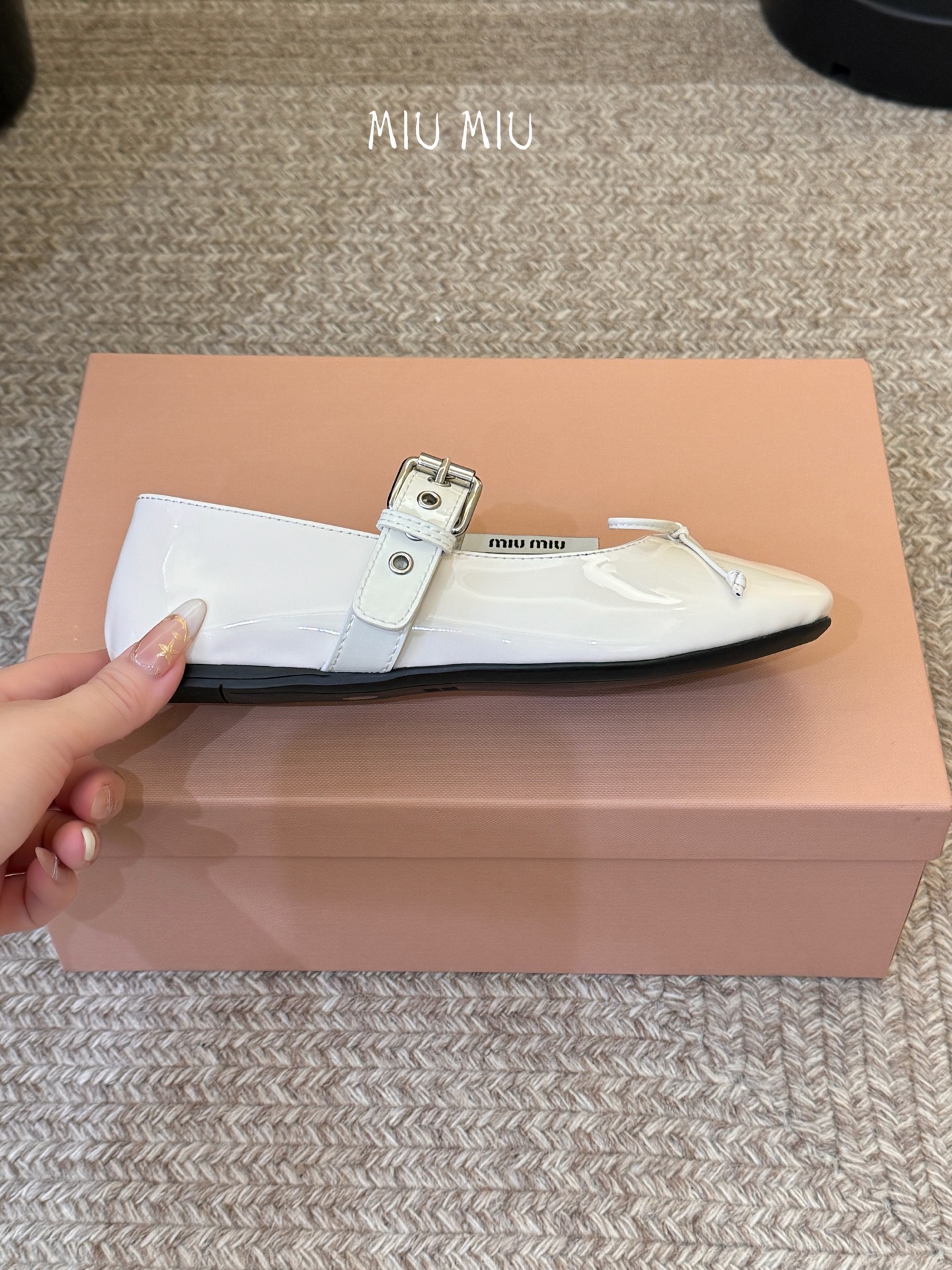 Miu Miu 缪缪 春夏季新款 芭蕾舞鞋 缪家以芭蕾的灵动意韵融于日常. 以现代笔触刻画舞鞋经典轮廓！