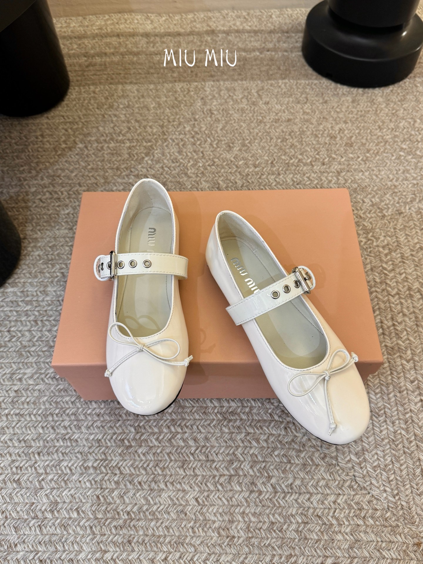 Miu Miu 缪缪 春夏季新款 芭蕾舞鞋 缪家以芭蕾的灵动意韵融于日常. 以现代笔触刻画舞鞋经典轮廓！