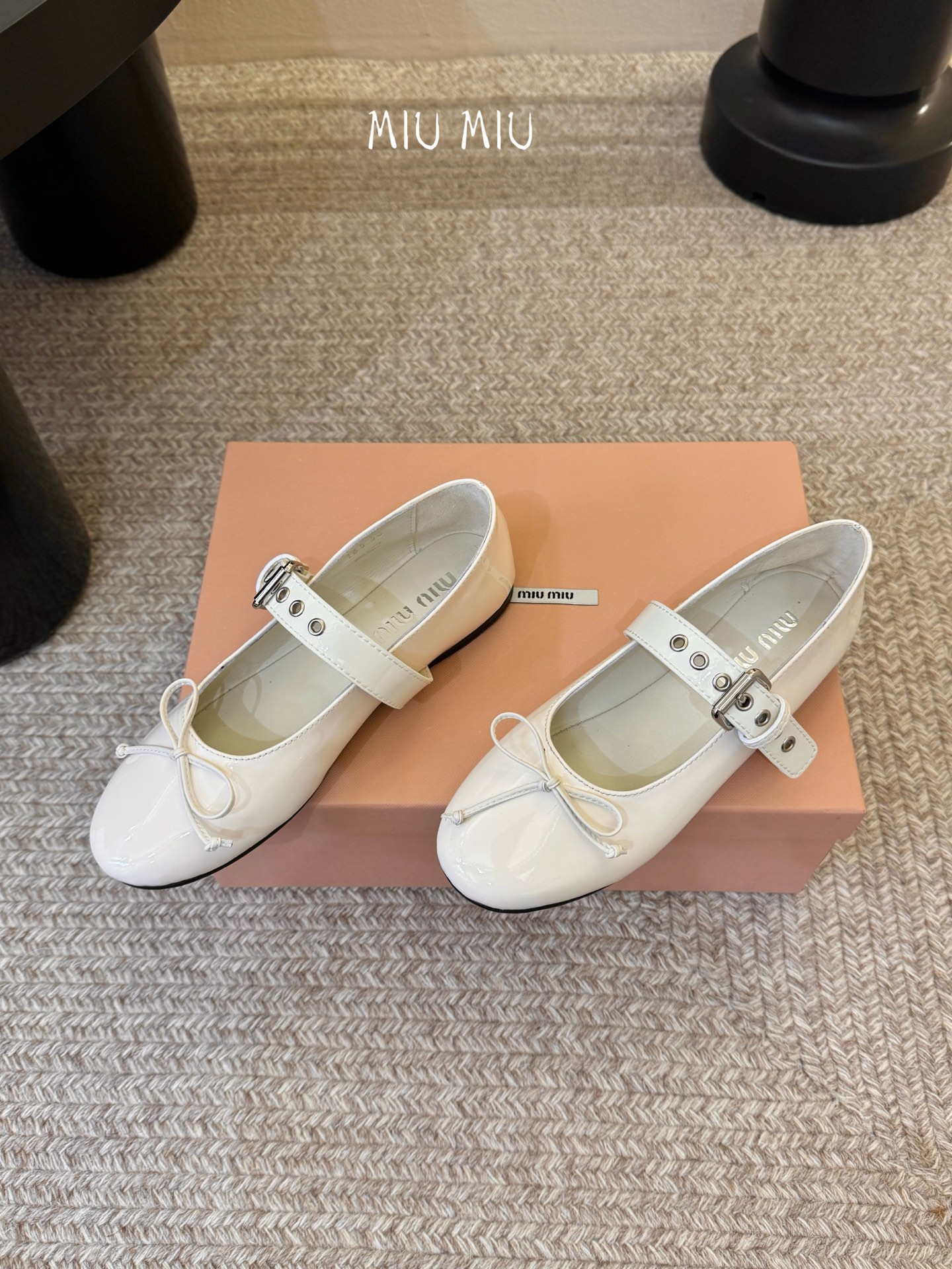 Miu Miu 缪缪 春夏季新款 芭蕾舞鞋 缪家以芭蕾的灵动意韵融于日常. 以现代笔触刻画舞鞋经典轮廓！