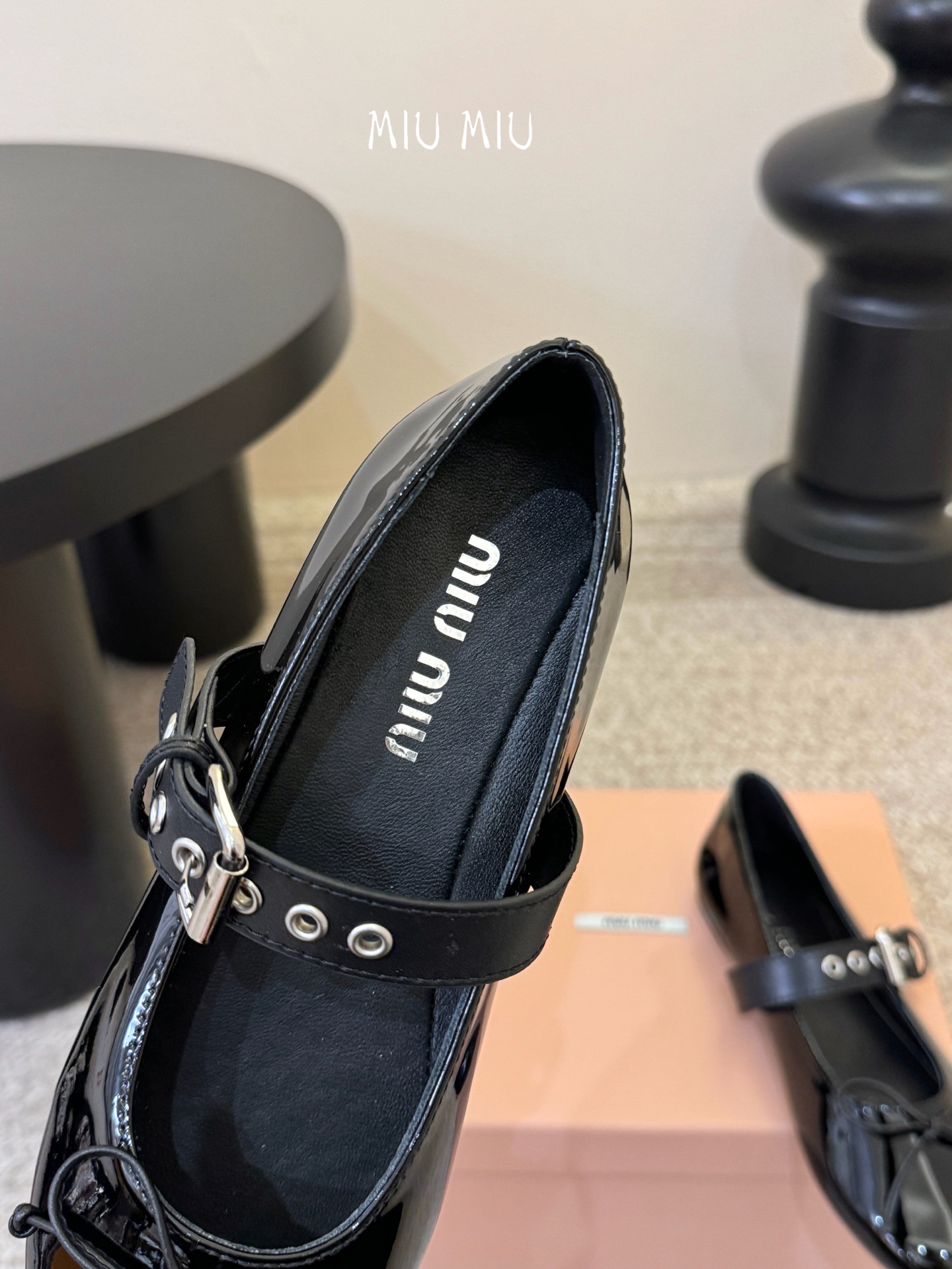 Miu Miu 缪缪 春夏季新款 芭蕾舞鞋 缪家以芭蕾的灵动意韵融于日常. 以现代笔触刻画舞鞋经典轮廓！