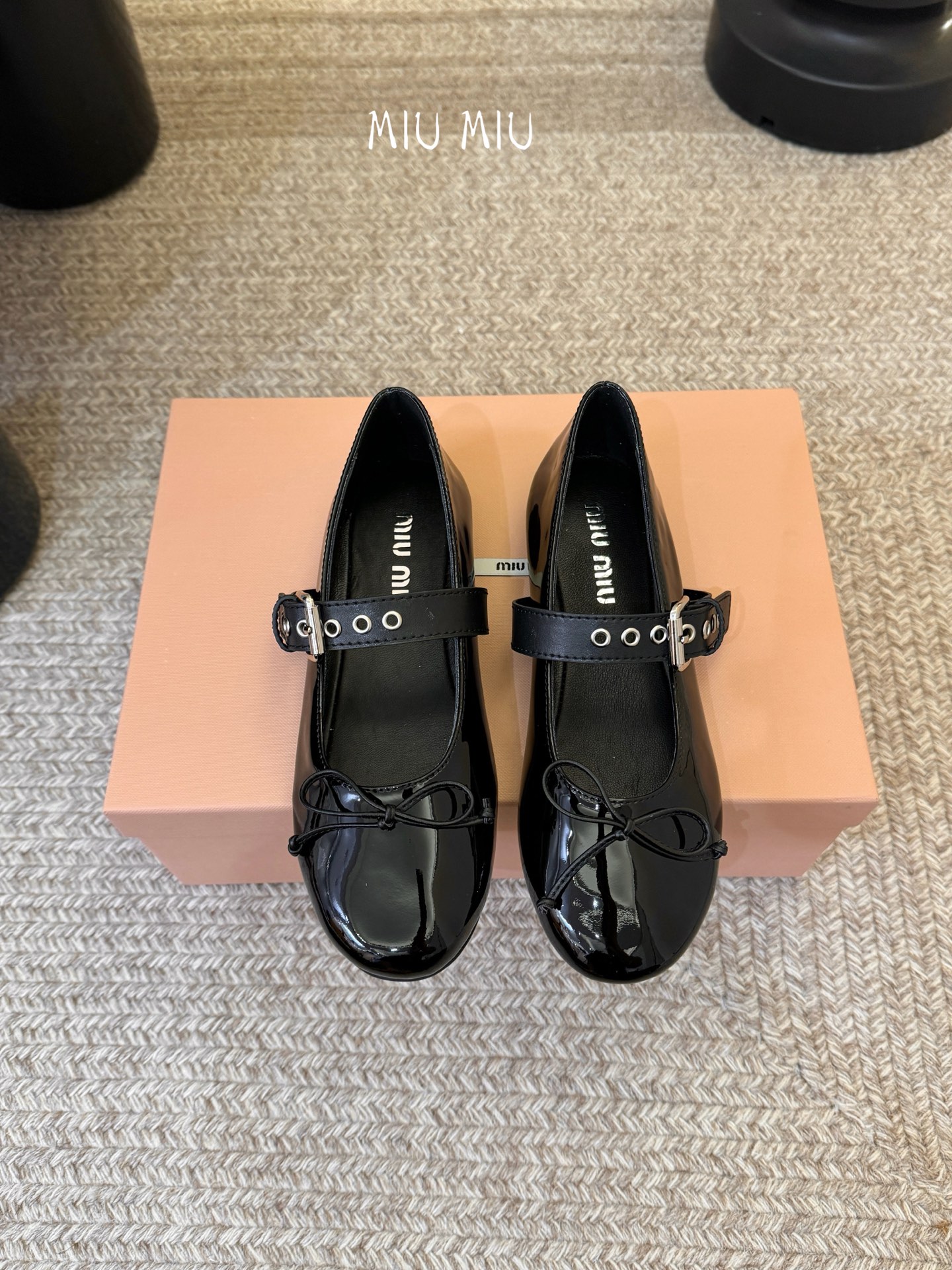 Miu Miu 缪缪 春夏季新款 芭蕾舞鞋 缪家以芭蕾的灵动意韵融于日常. 以现代笔触刻画舞鞋经典轮廓！