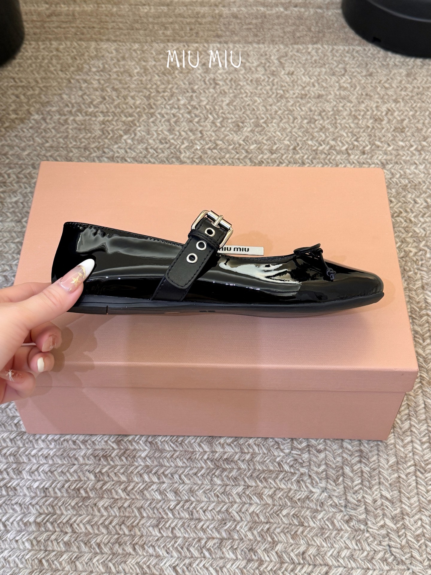 Miu Miu 缪缪 春夏季新款 芭蕾舞鞋 缪家以芭蕾的灵动意韵融于日常. 以现代笔触刻画舞鞋经典轮廓！