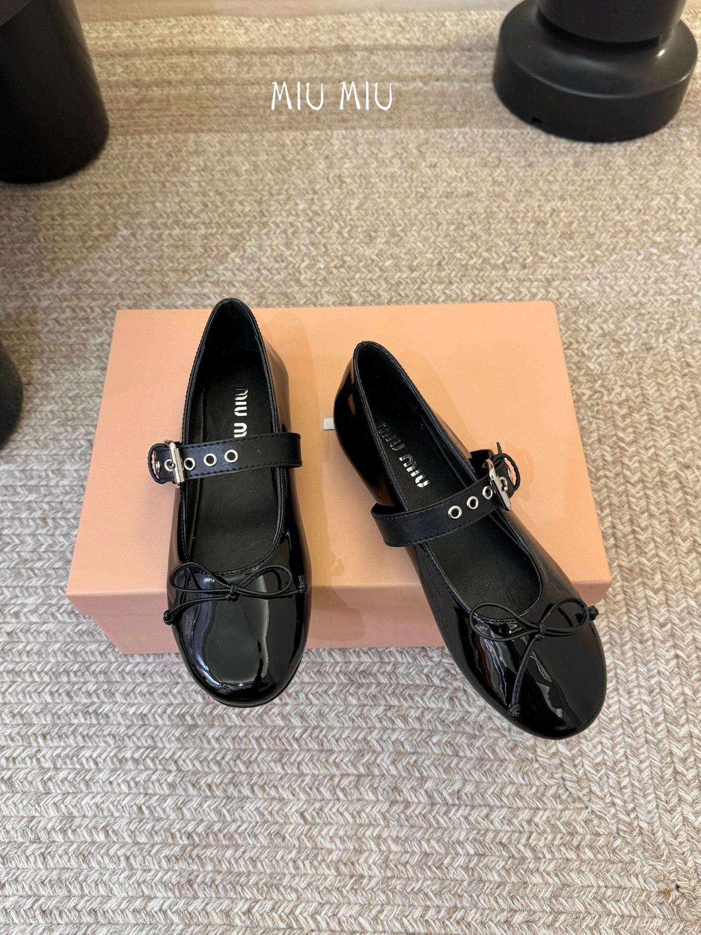 Miu Miu 缪缪 春夏季新款 芭蕾舞鞋 缪家以芭蕾的灵动意韵融于日常. 以现代笔触刻画舞鞋经典轮廓！